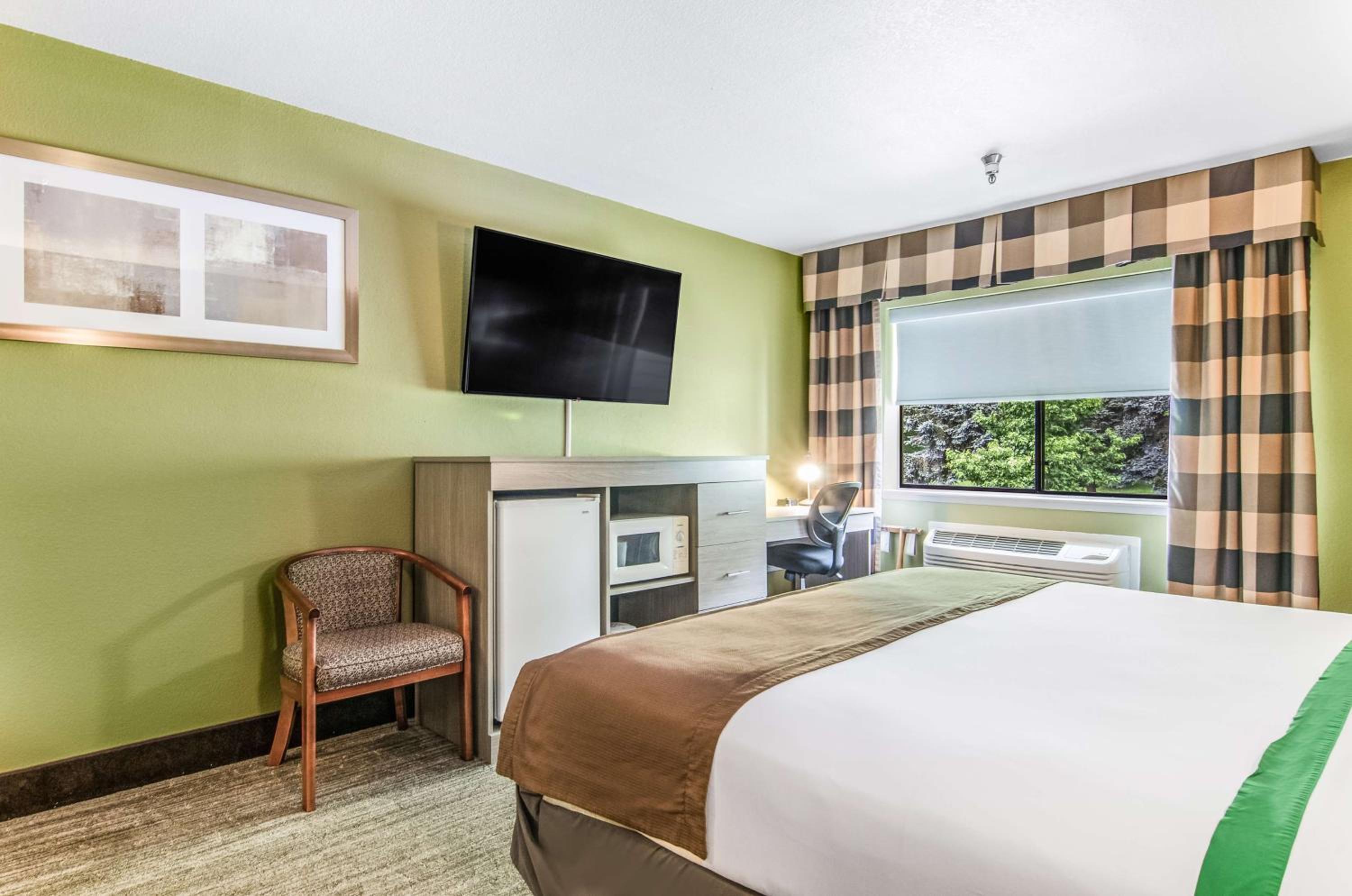 King Suite with Spa Bath - Non-Smoking - Photo 1