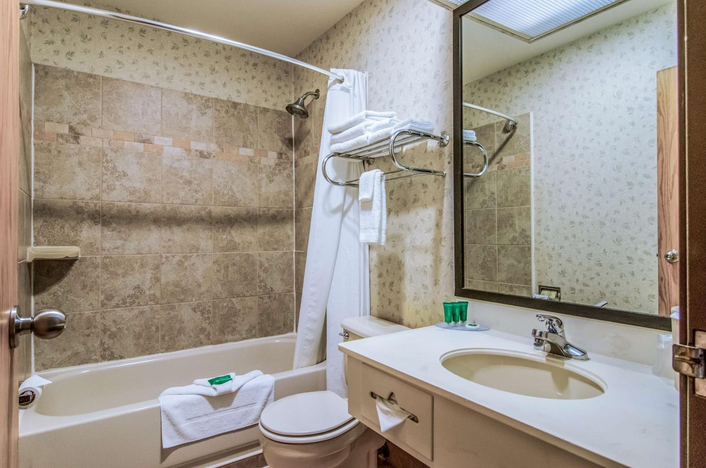 Double Room - Non-Smoking  - Photo 2