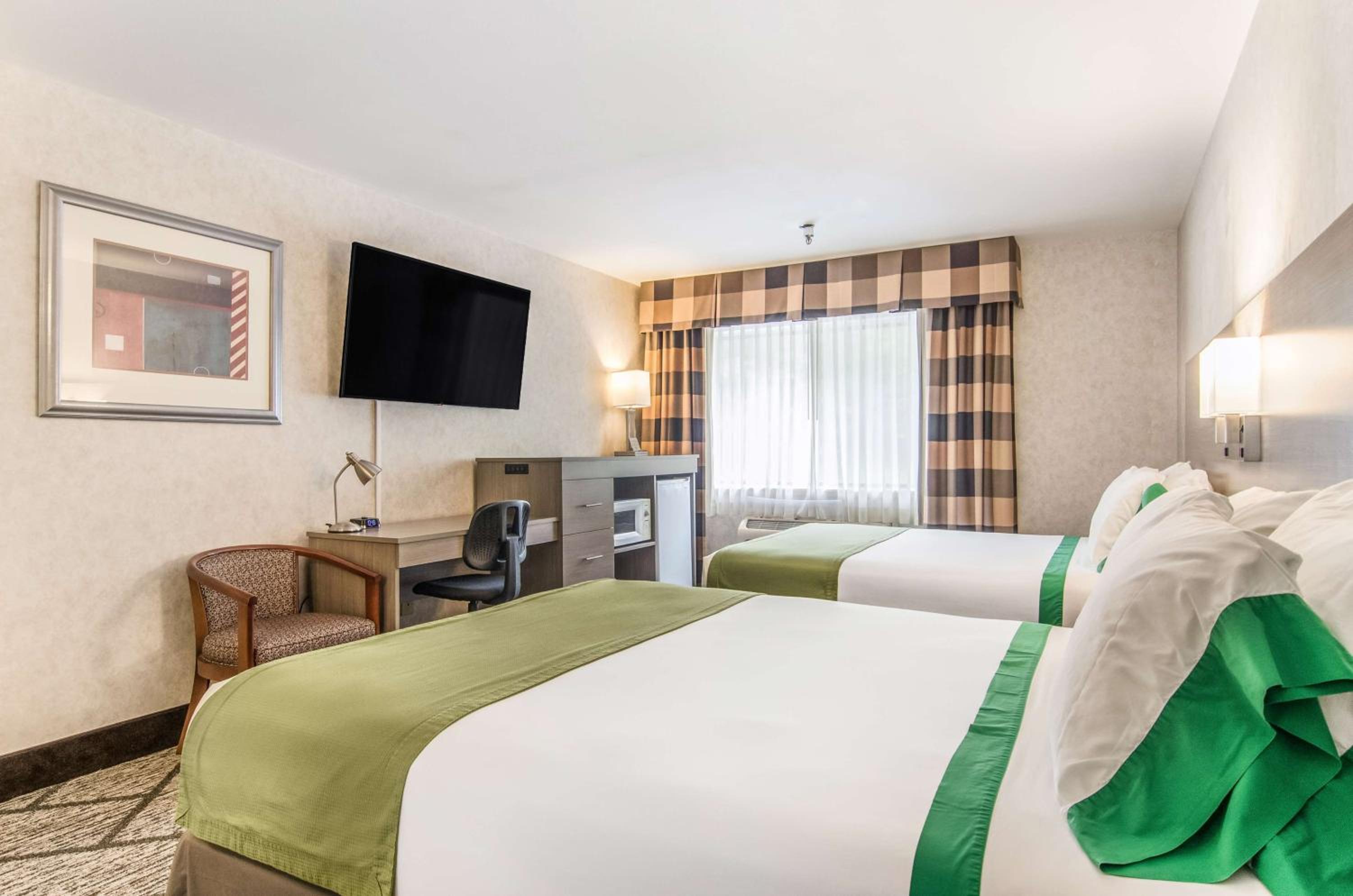 Queen Room with Two Queen Beds - Photo 1