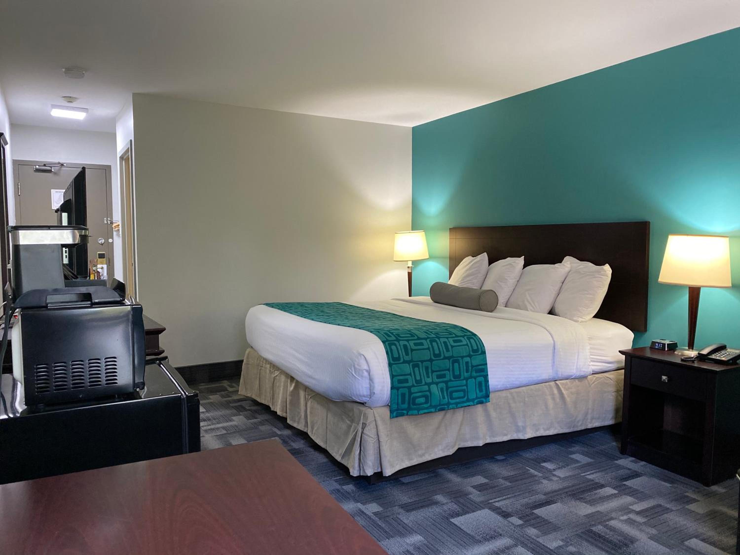 King Room - Non-Smoking - Photo 10