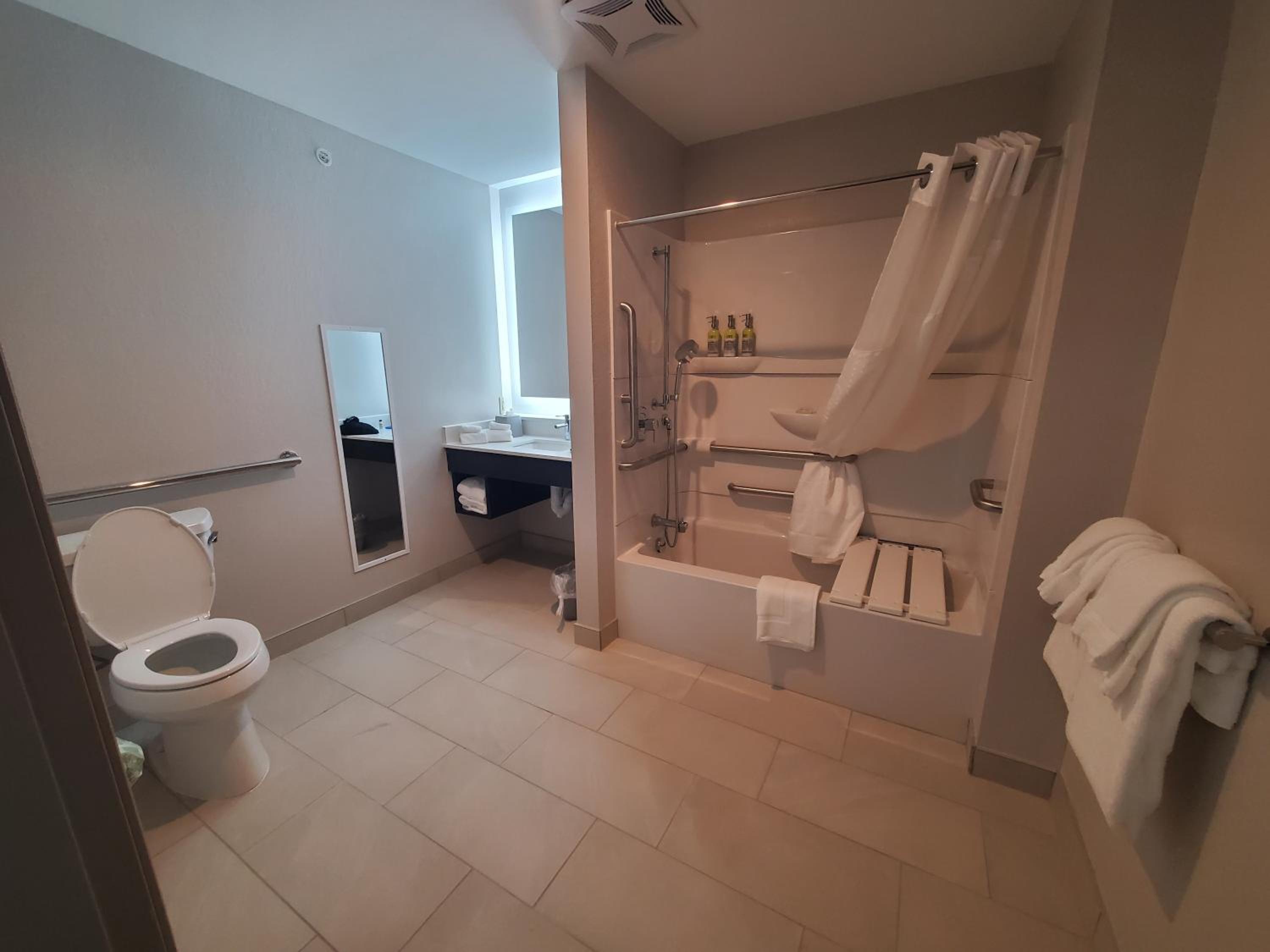 Standard Queen Room with Two Queen Beds - Communications Accessible - Photo 2