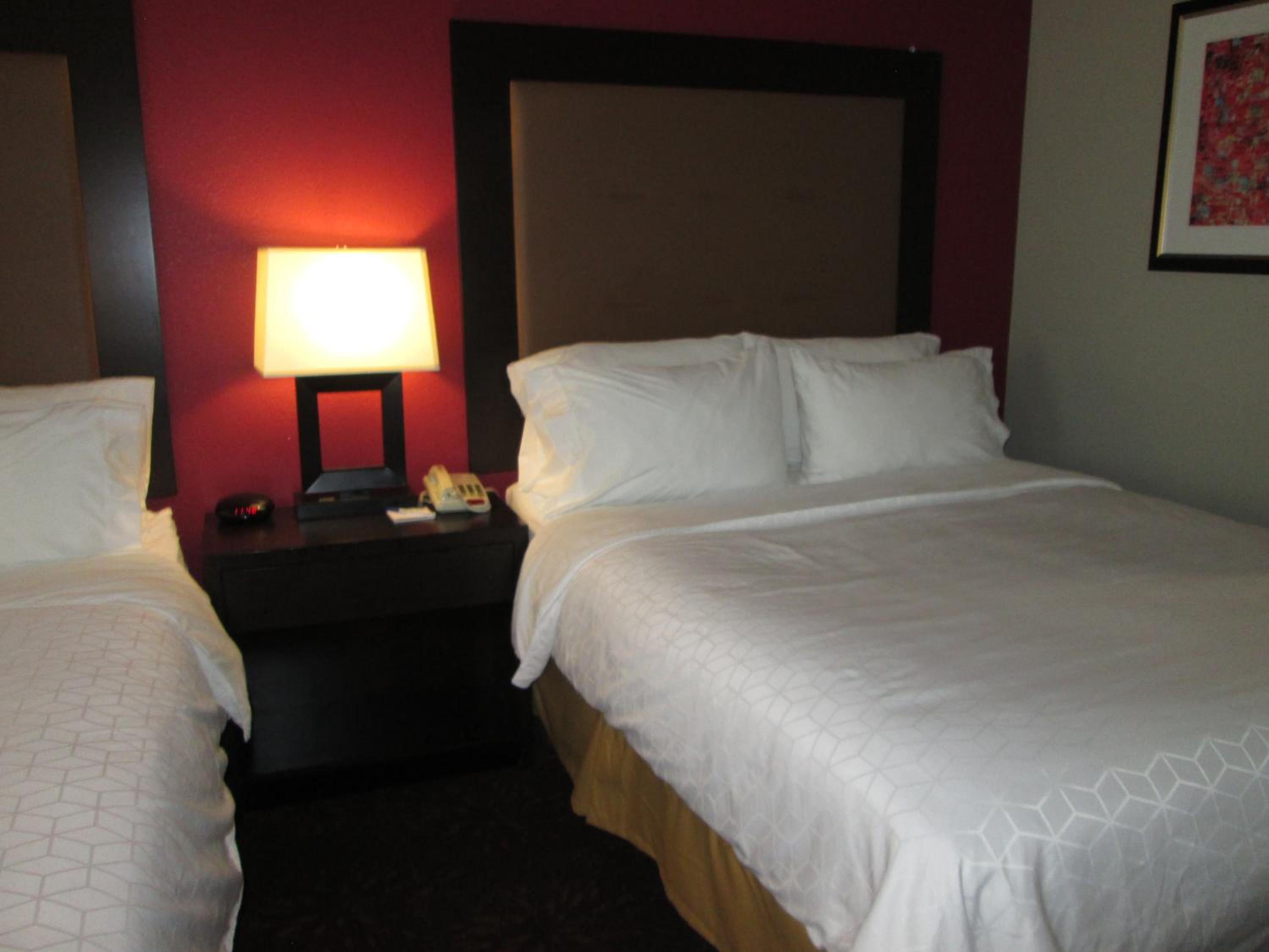 Queen Room with Two Queen Beds - Mobility Access Tub/Non-Smoking - Photo 1