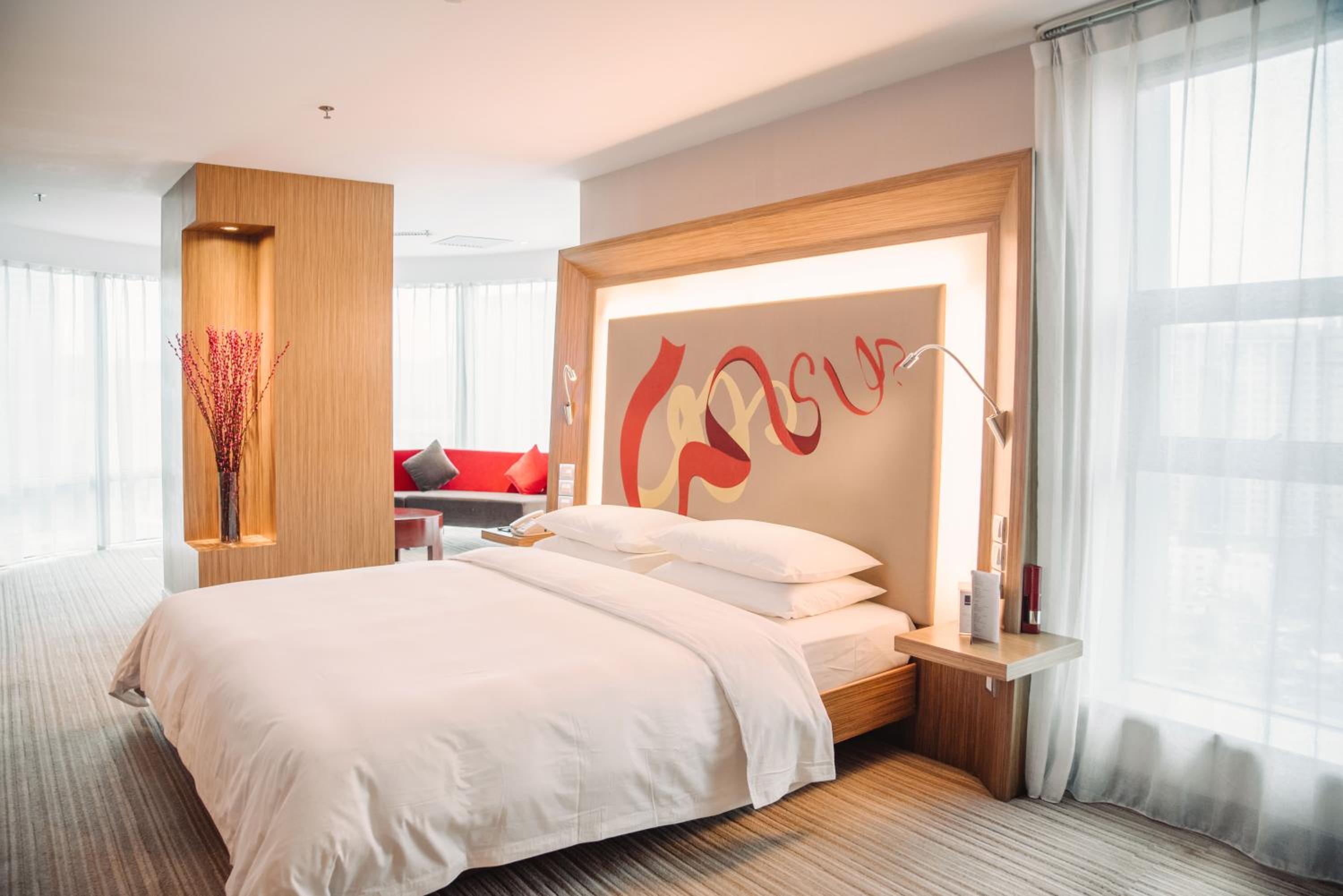 Deluxe King Room with City View