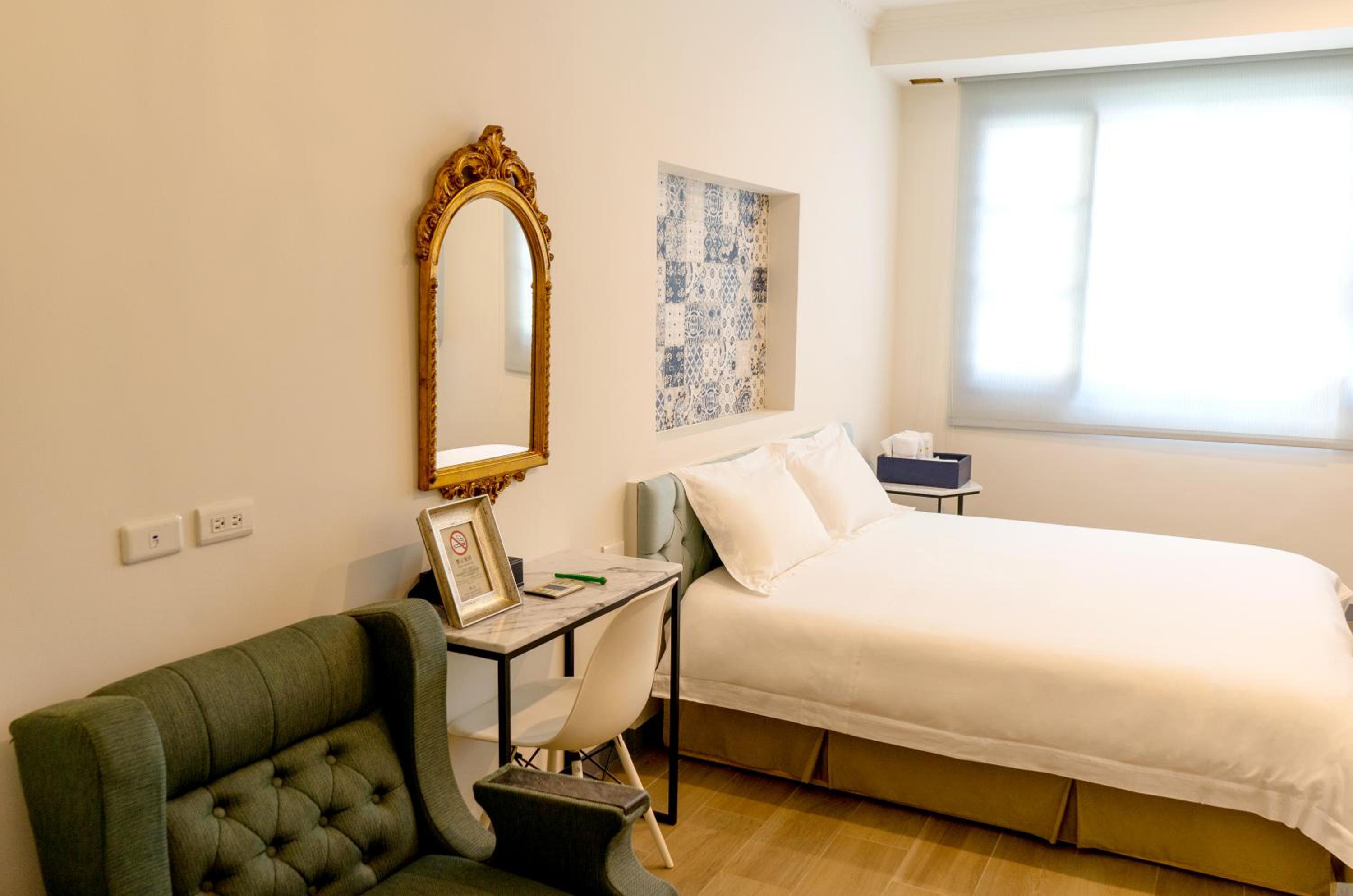 Deluxe Double Room - Photo 7