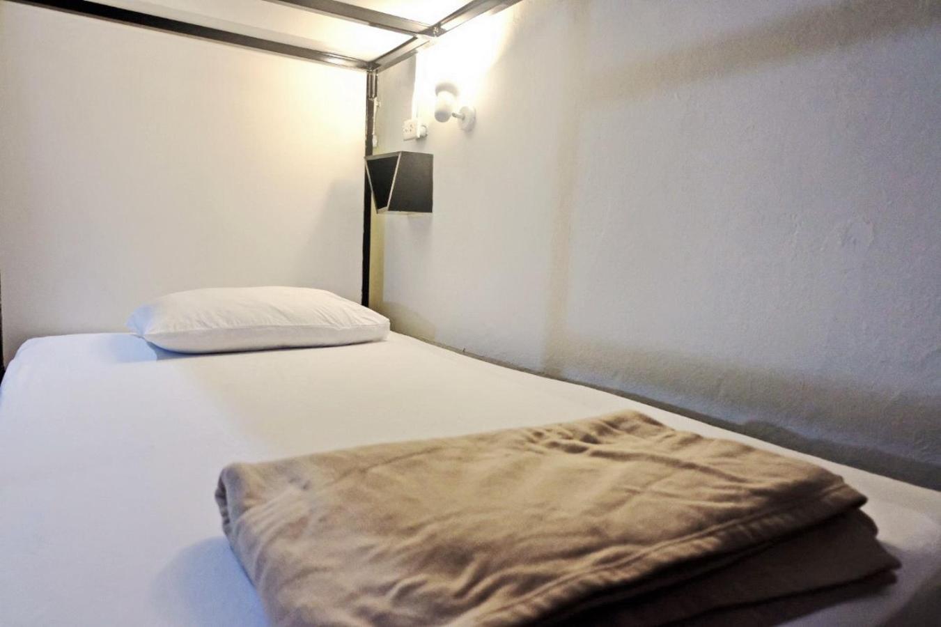 Bed in 6-Bed Female Dormitory Room photo 1
