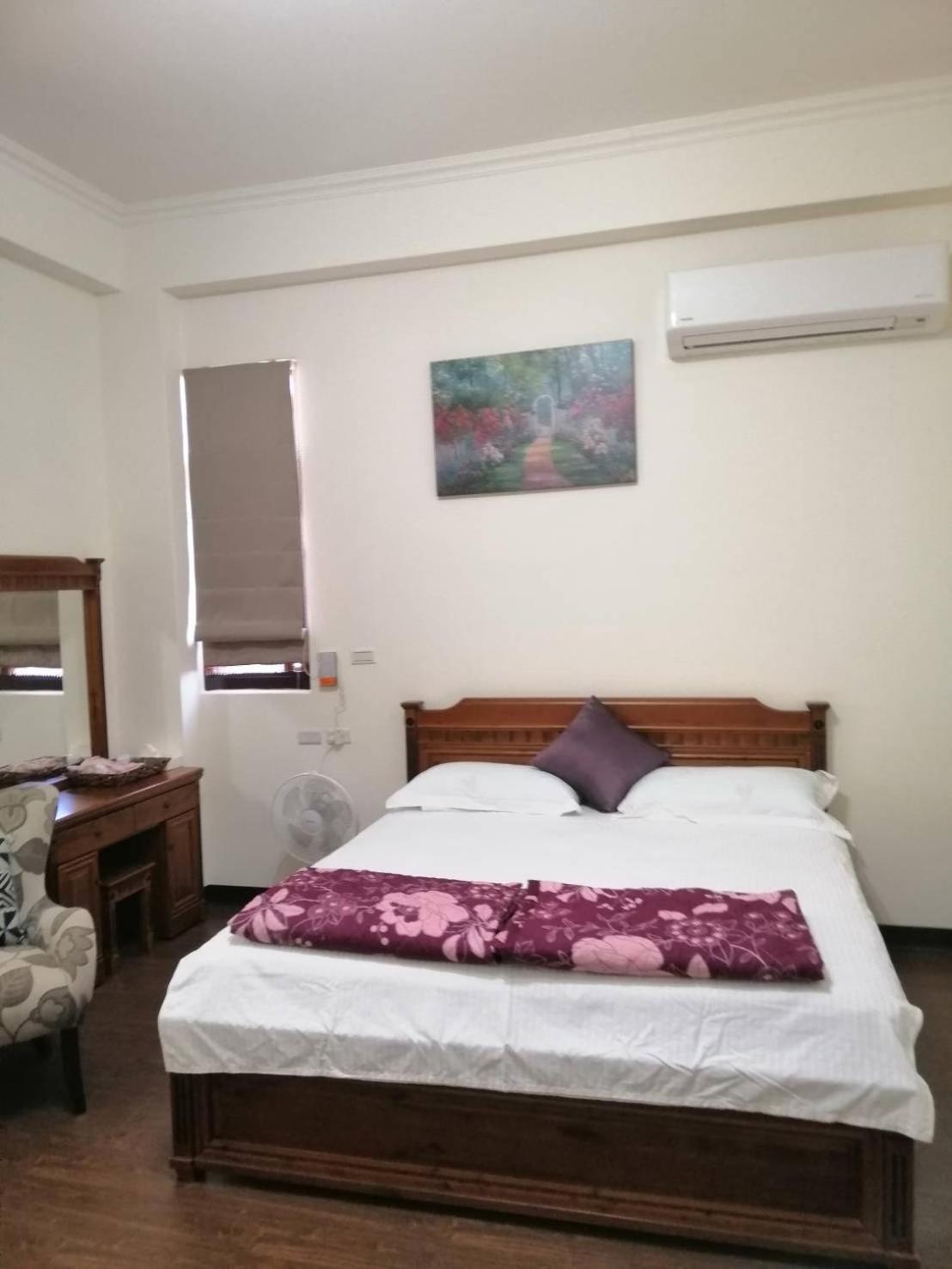 Standard Queen Room