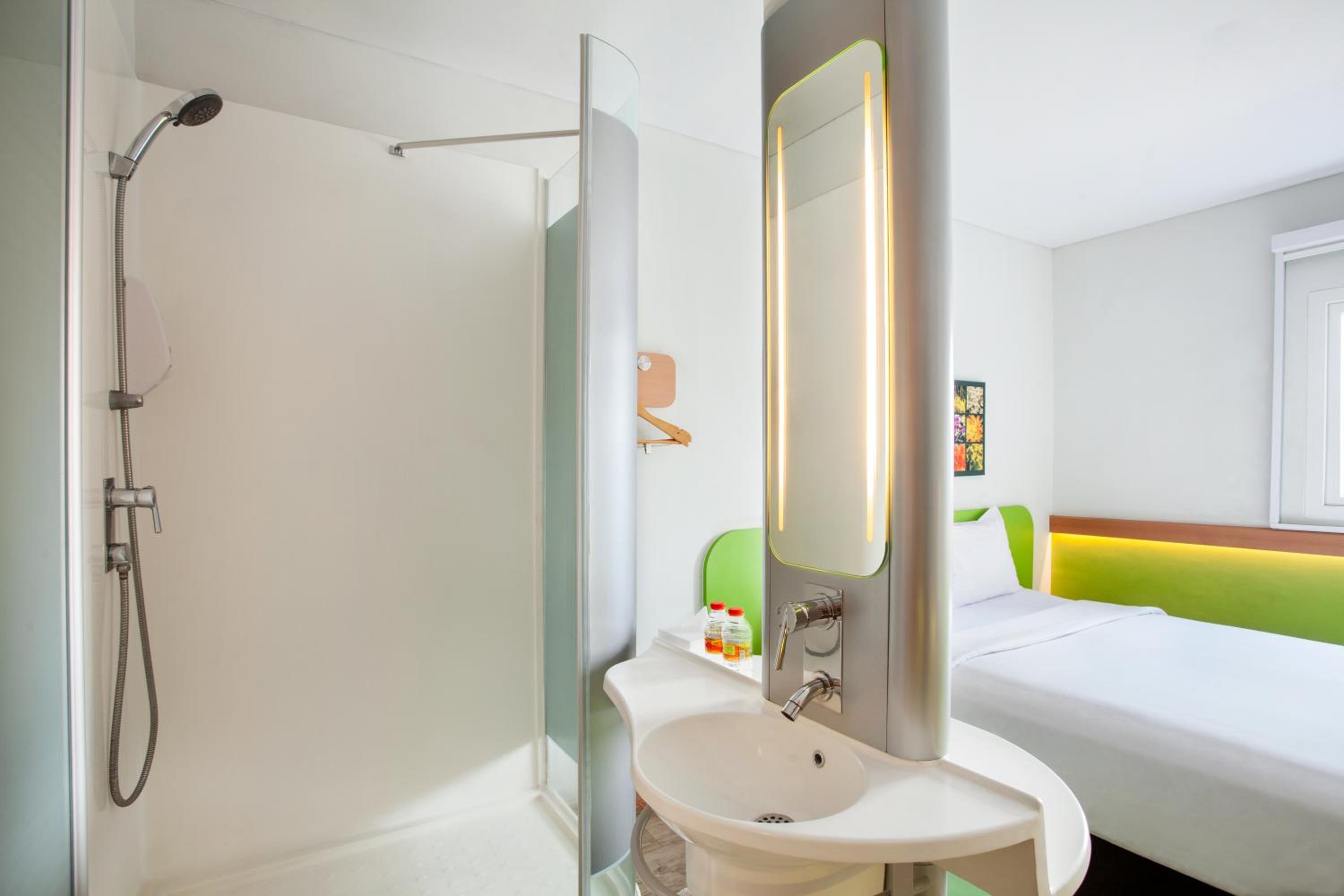 Standard Twin Room photo 2