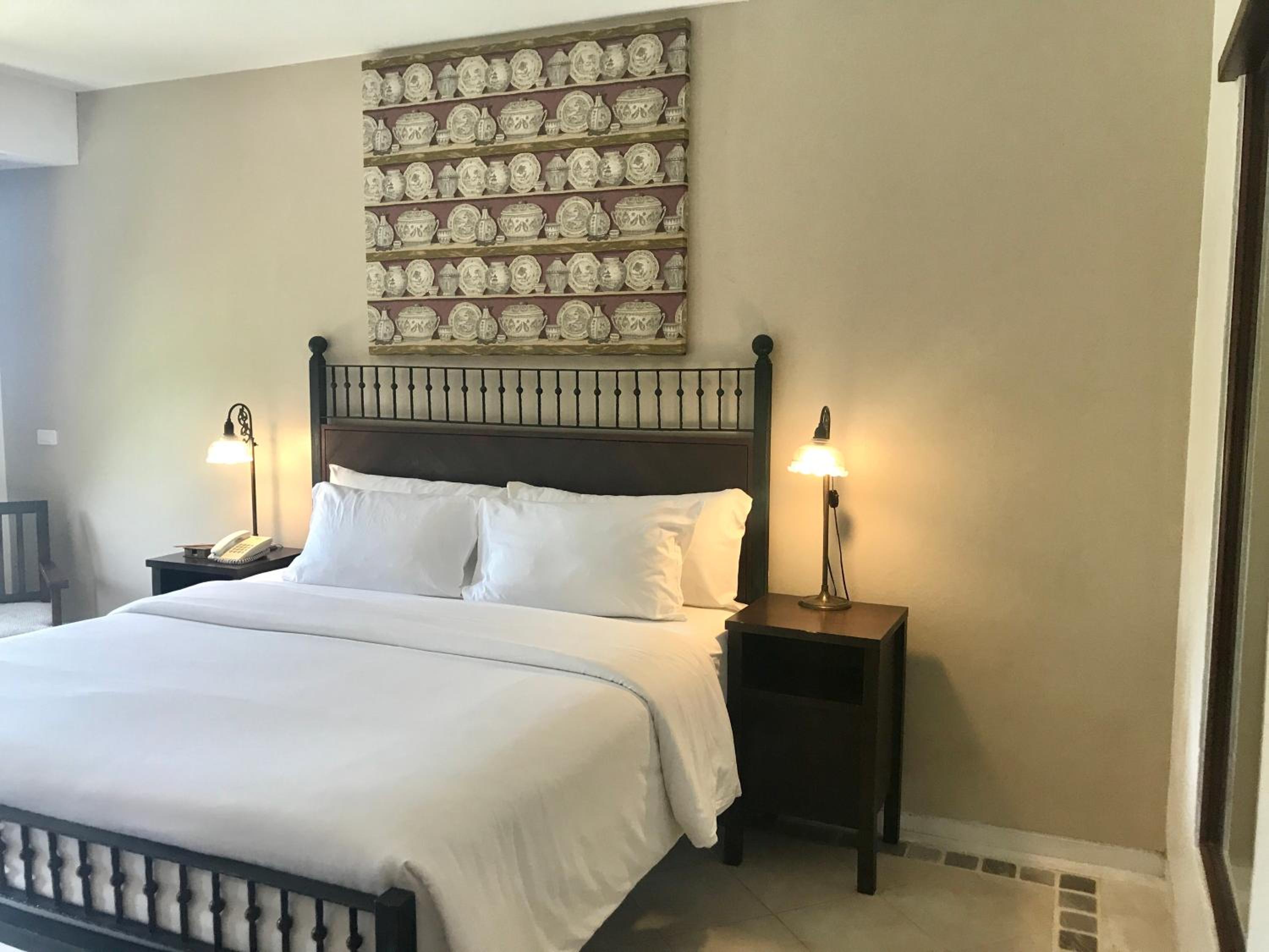 King Suite with Balcony photo 1