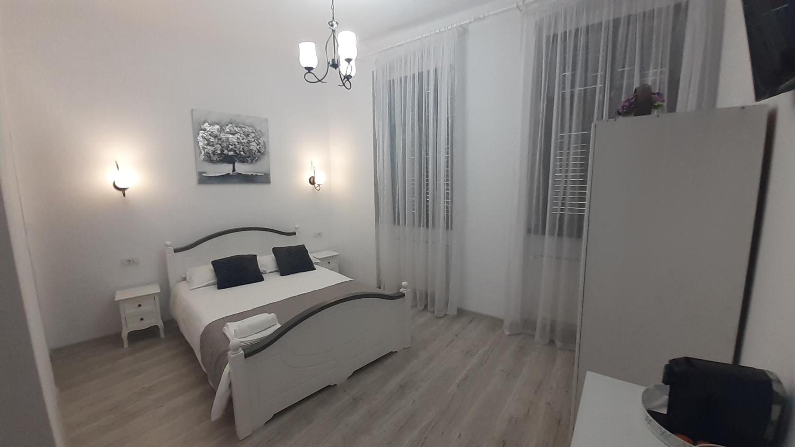 Double Room - Photo 14