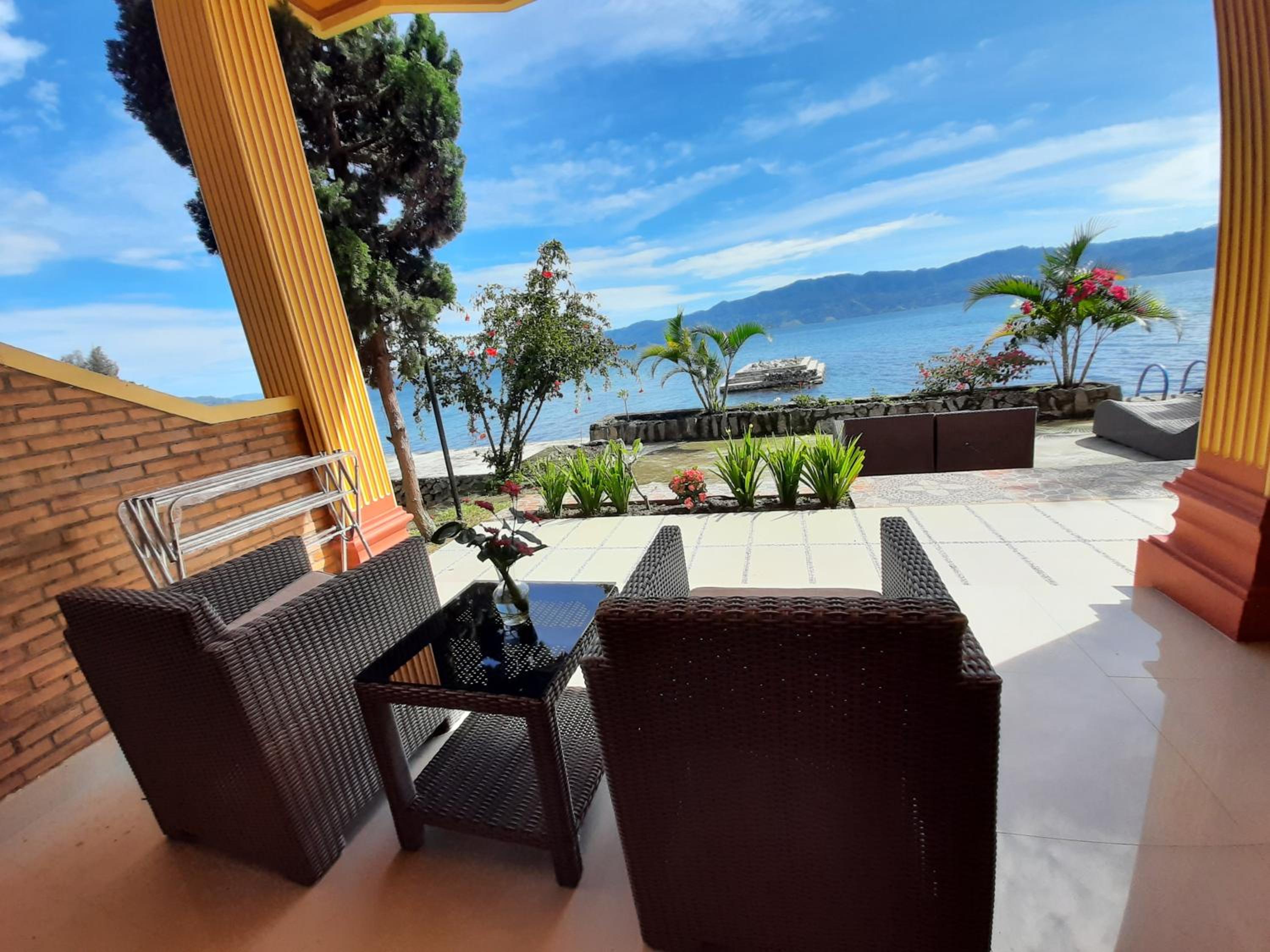 Deluxe Double Room with Lake View - Photo 13