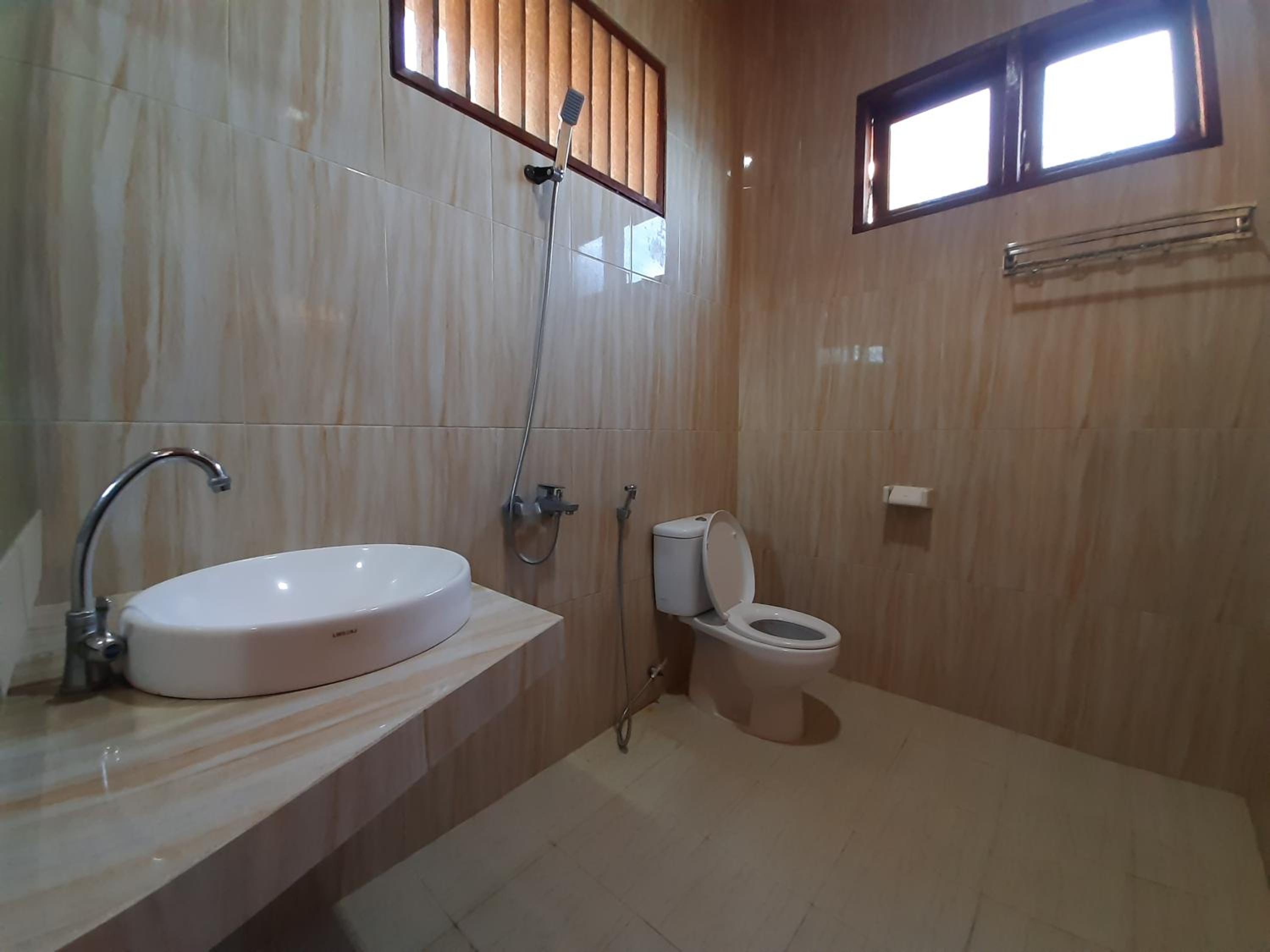 Deluxe Double Room with Lake View - Photo 11