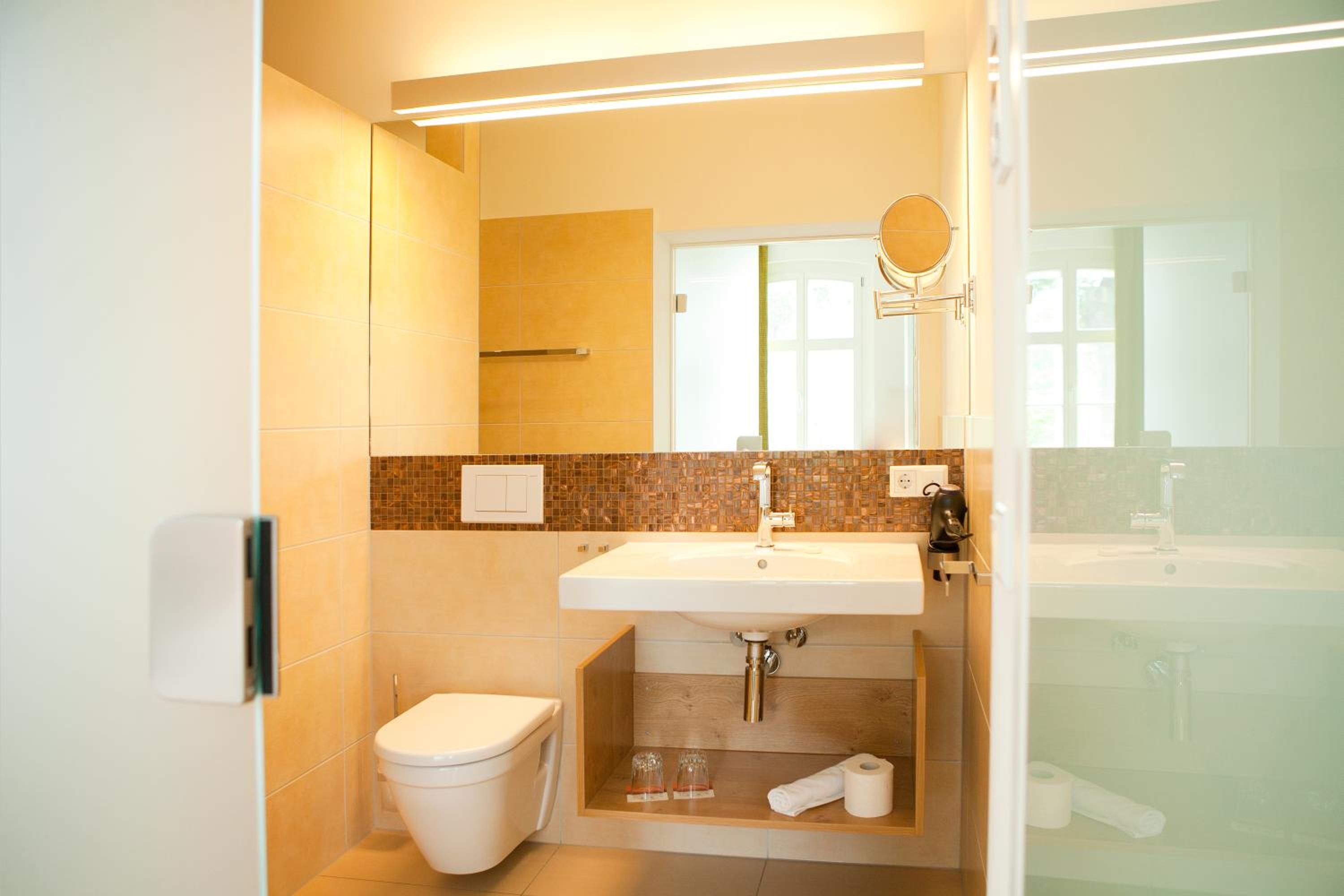 Deluxe Double Room - Photo 11
