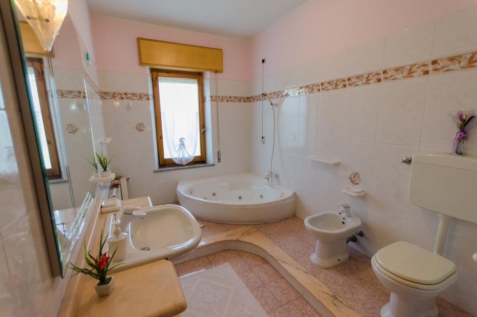 Double or Twin Room with Shared Bathroom photo 2