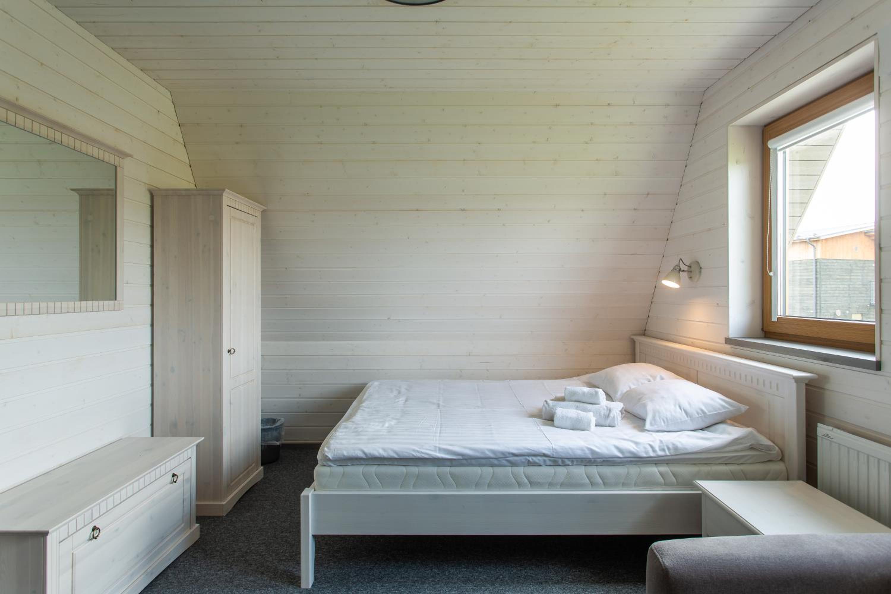 Three-Bedroom Apartment - Photo 9