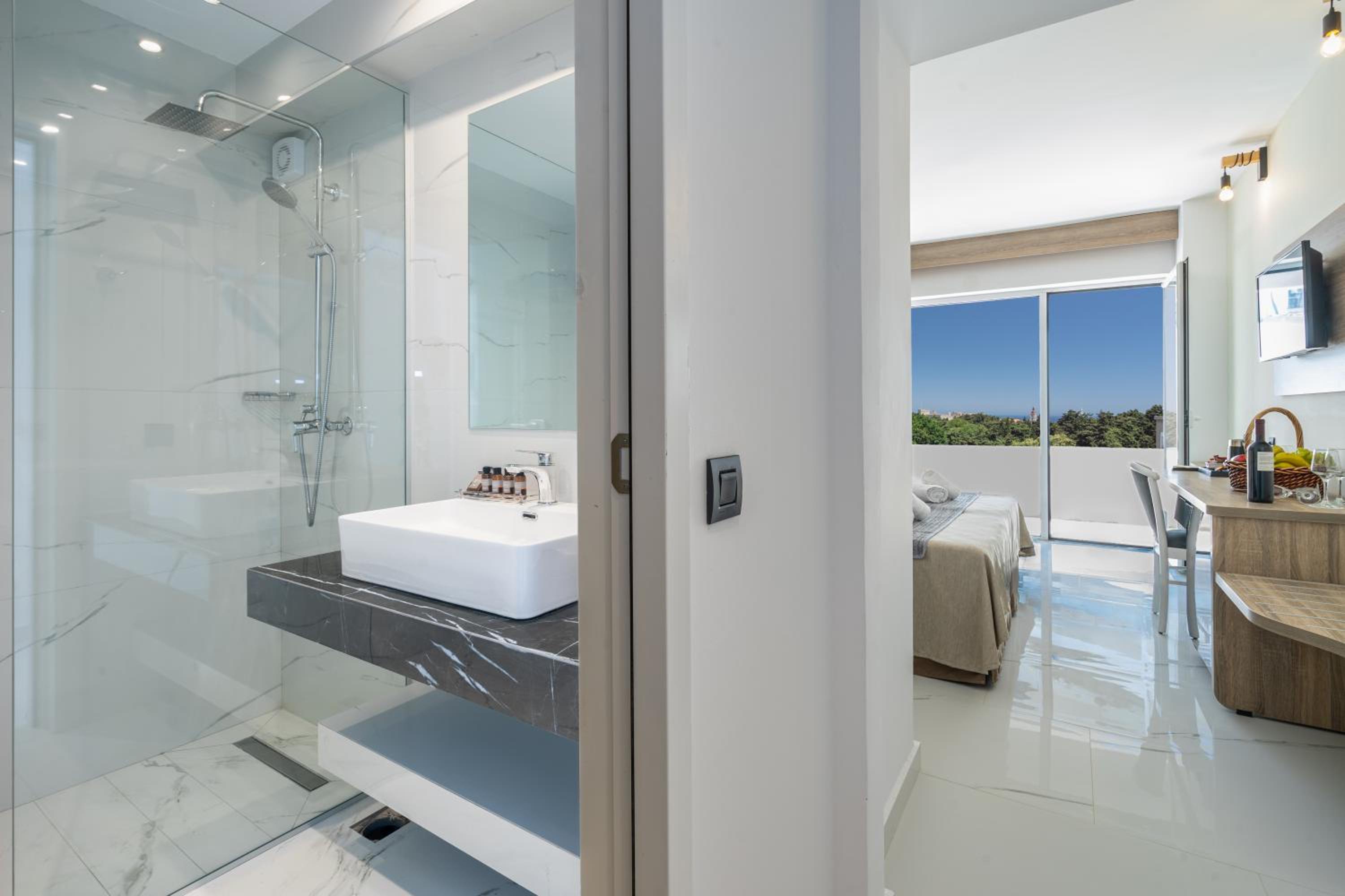 Suite - Photo 12