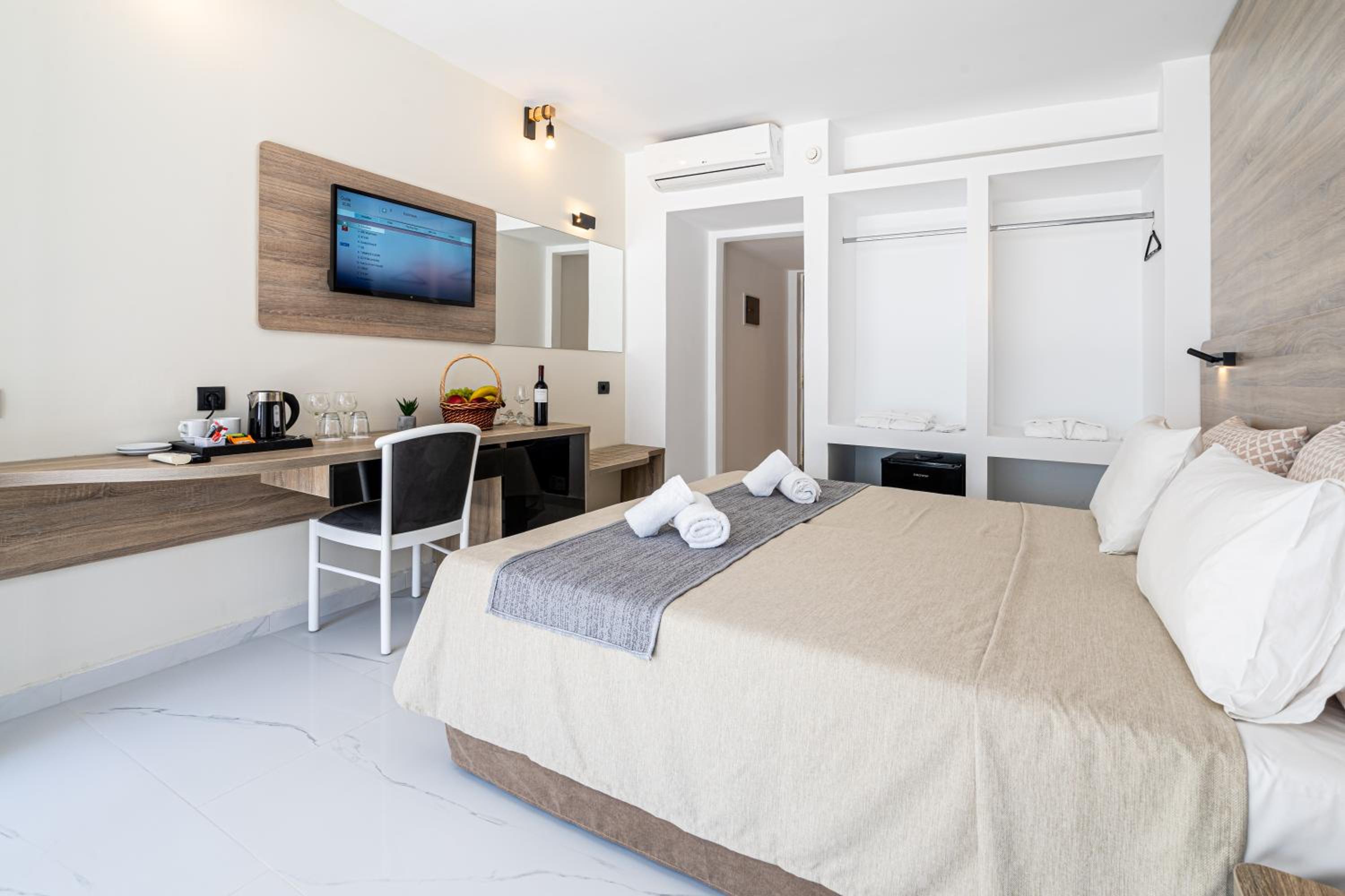 Suite - Photo 9