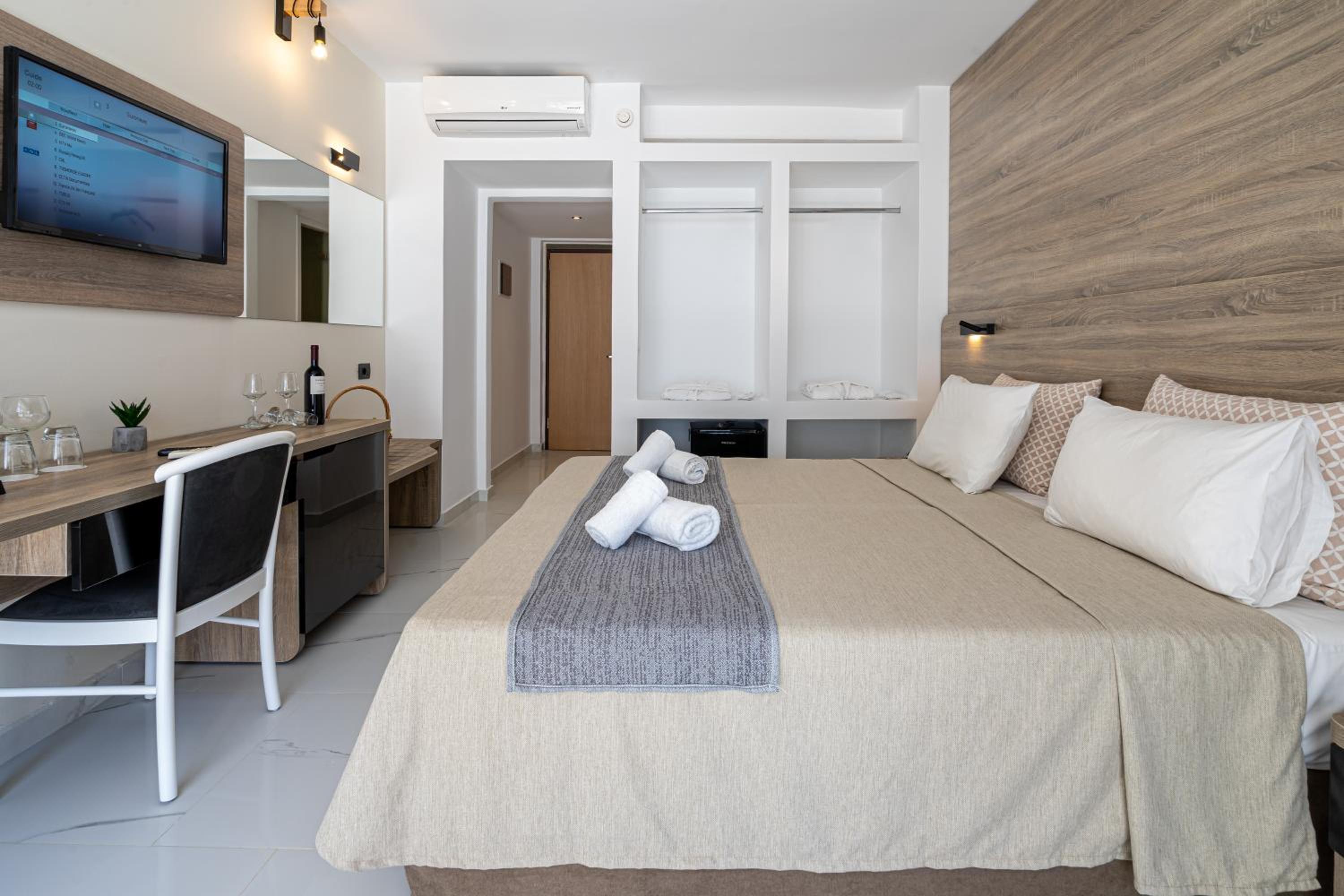 Suite - Photo 10