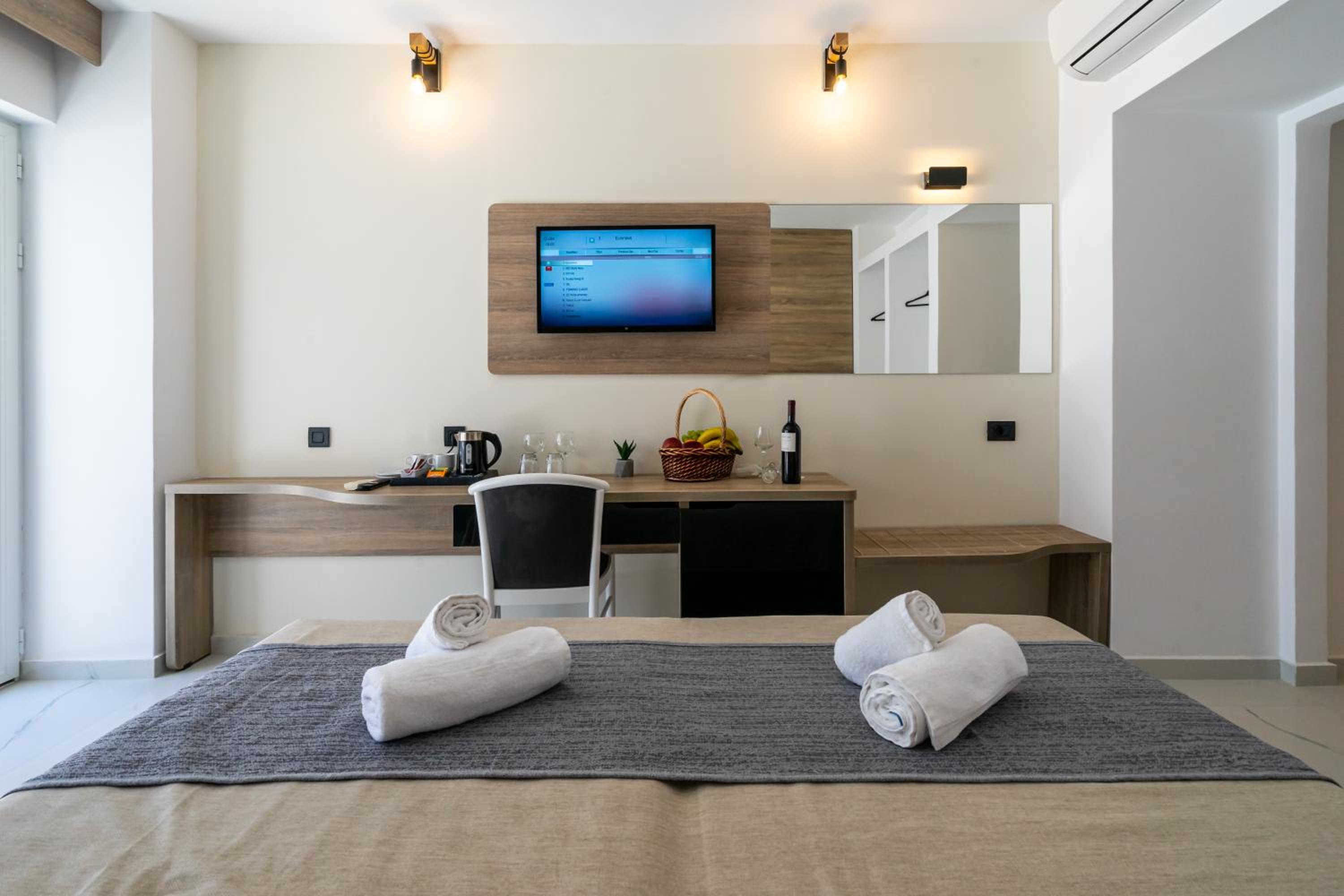Suite - Photo 8