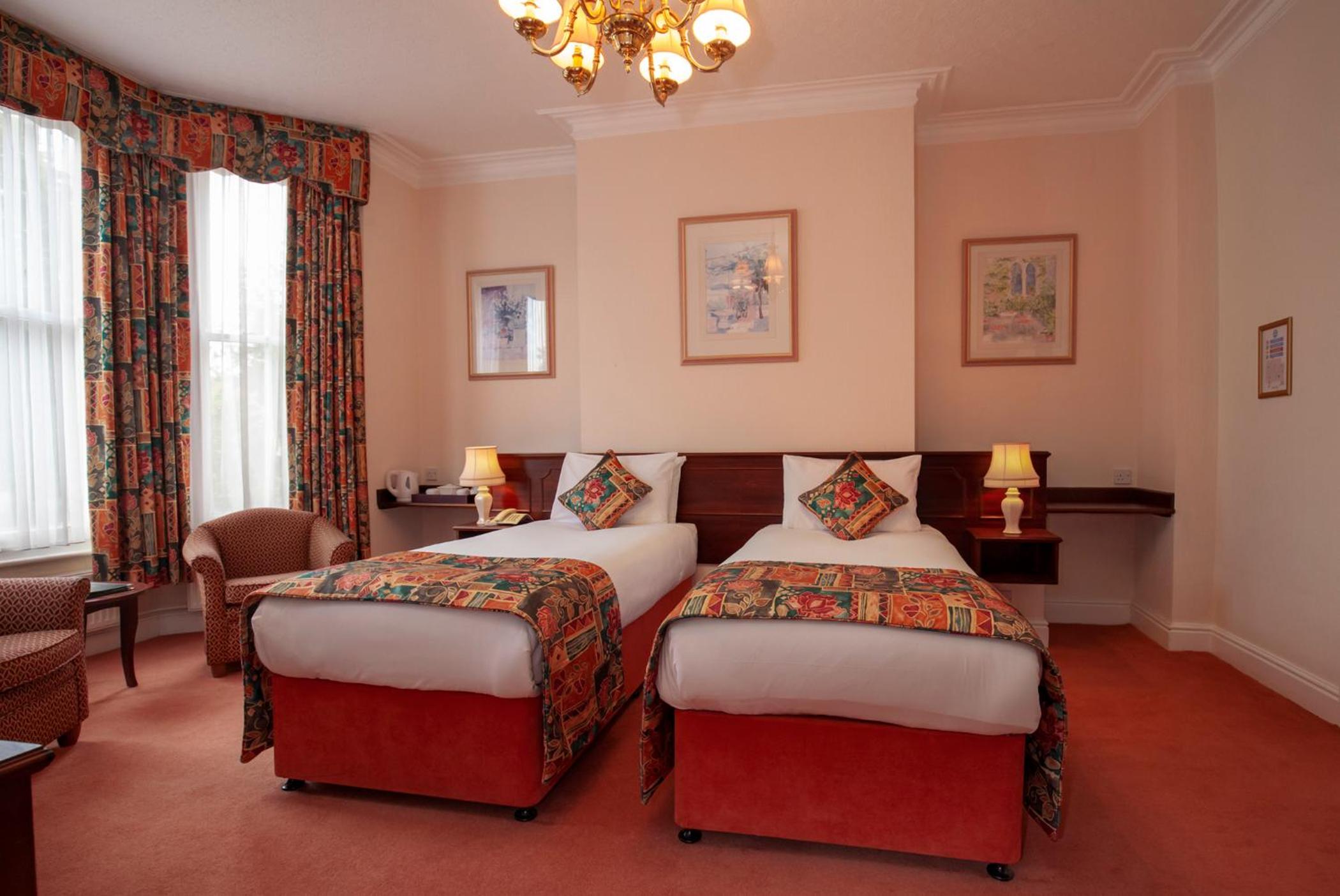 Standard Twin Room photo 3
