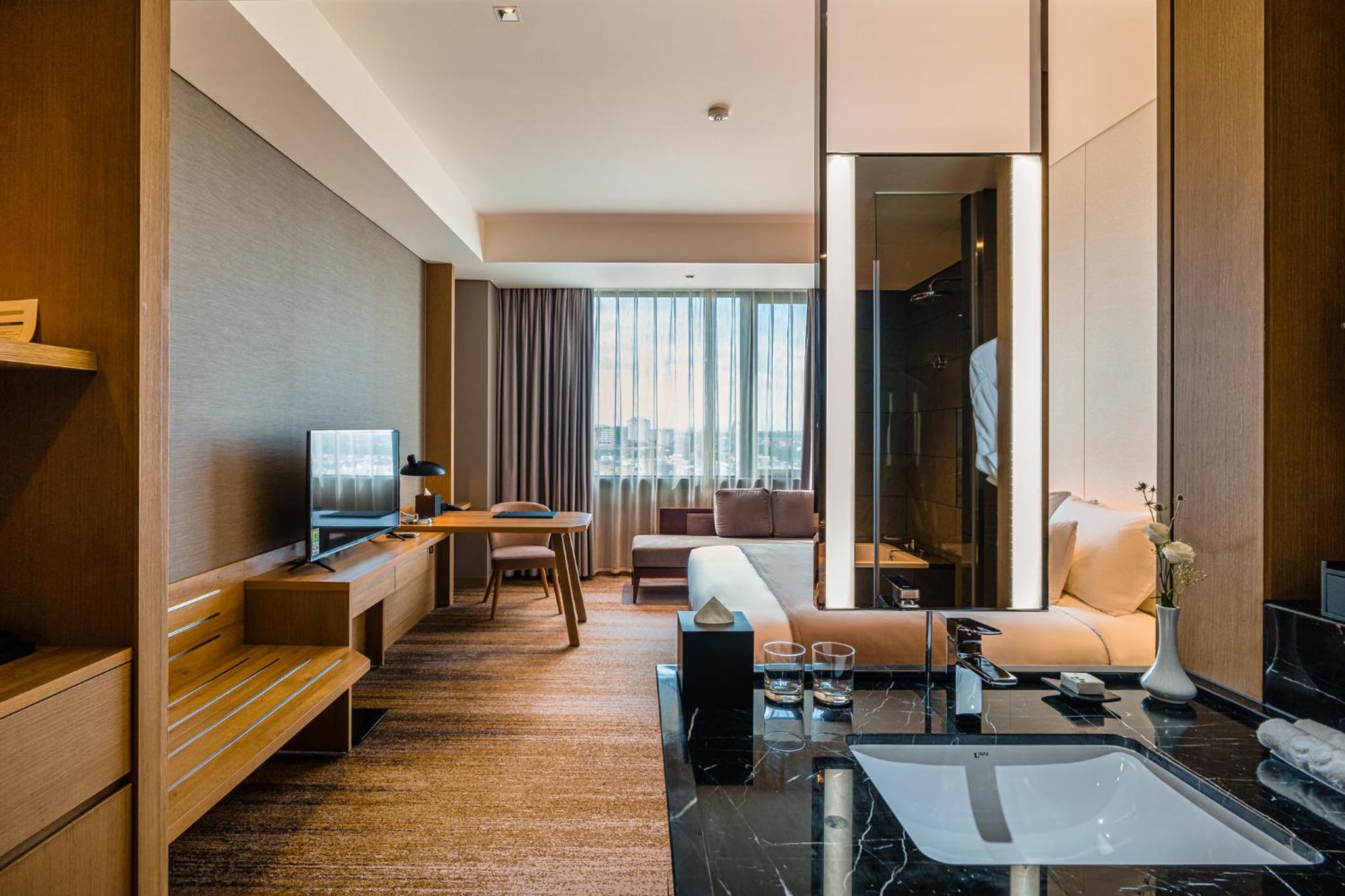 Deluxe King Room - Photo 3