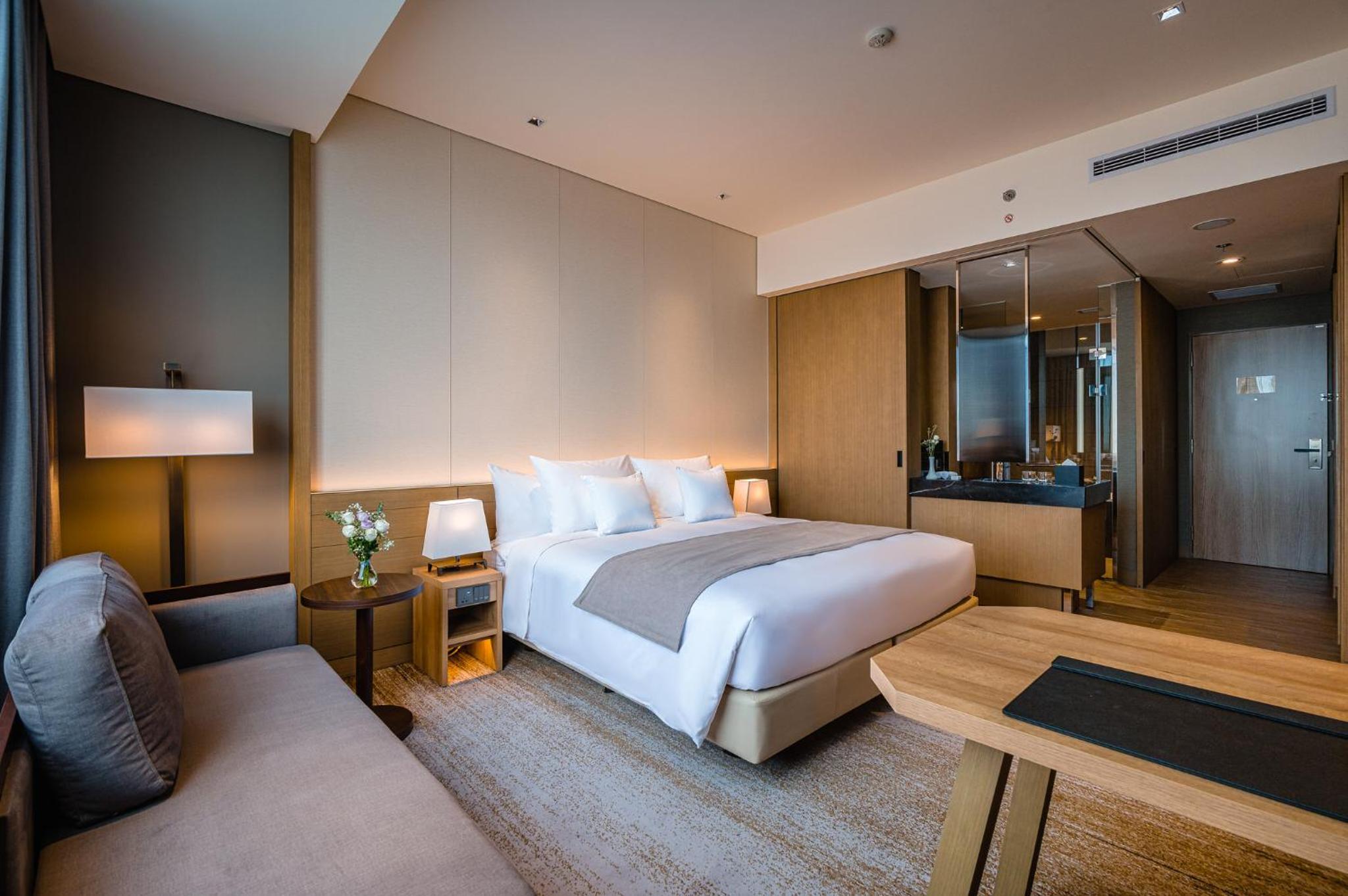Deluxe King Room - Photo 4