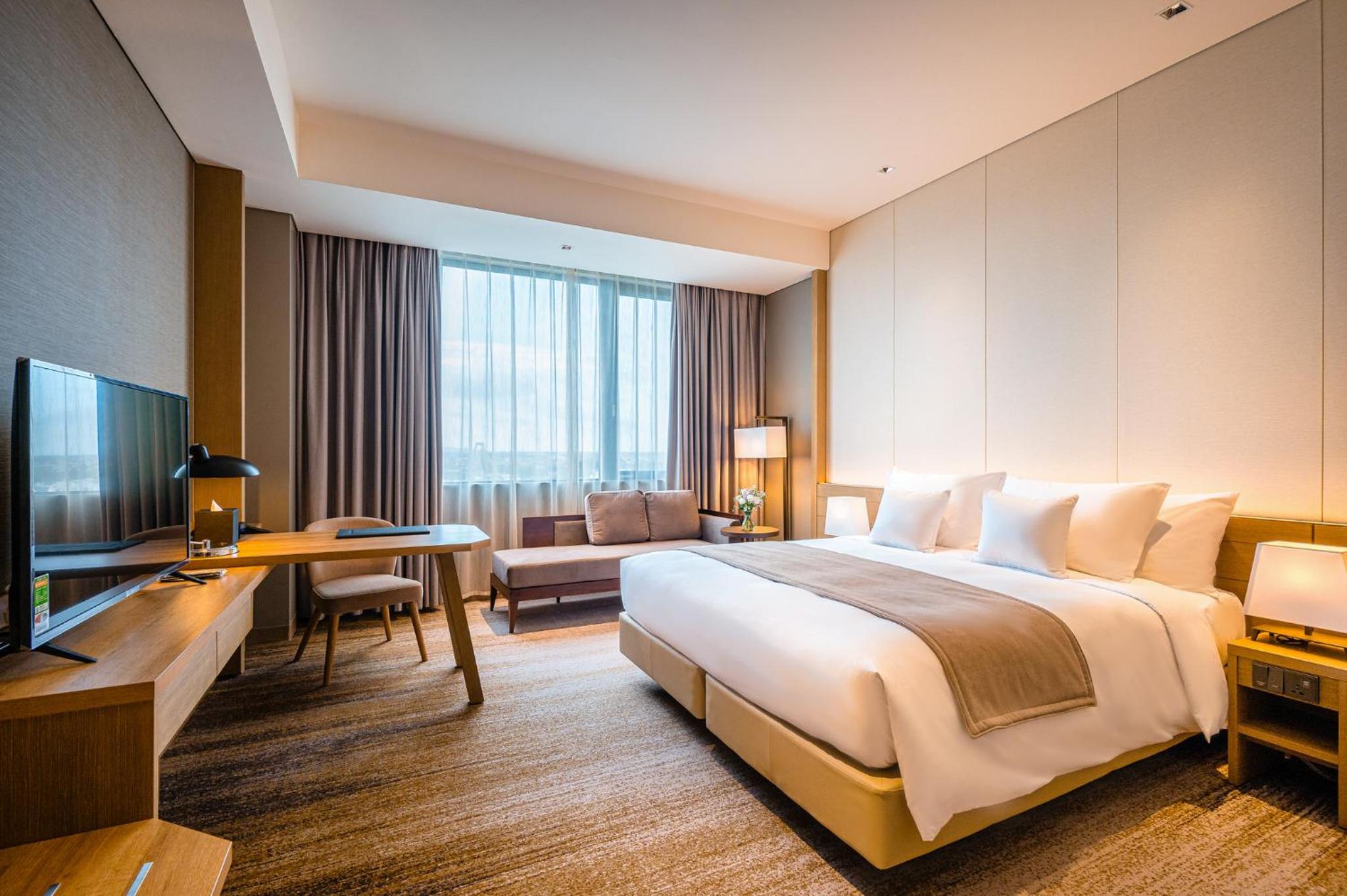 Deluxe King Room - Photo 2