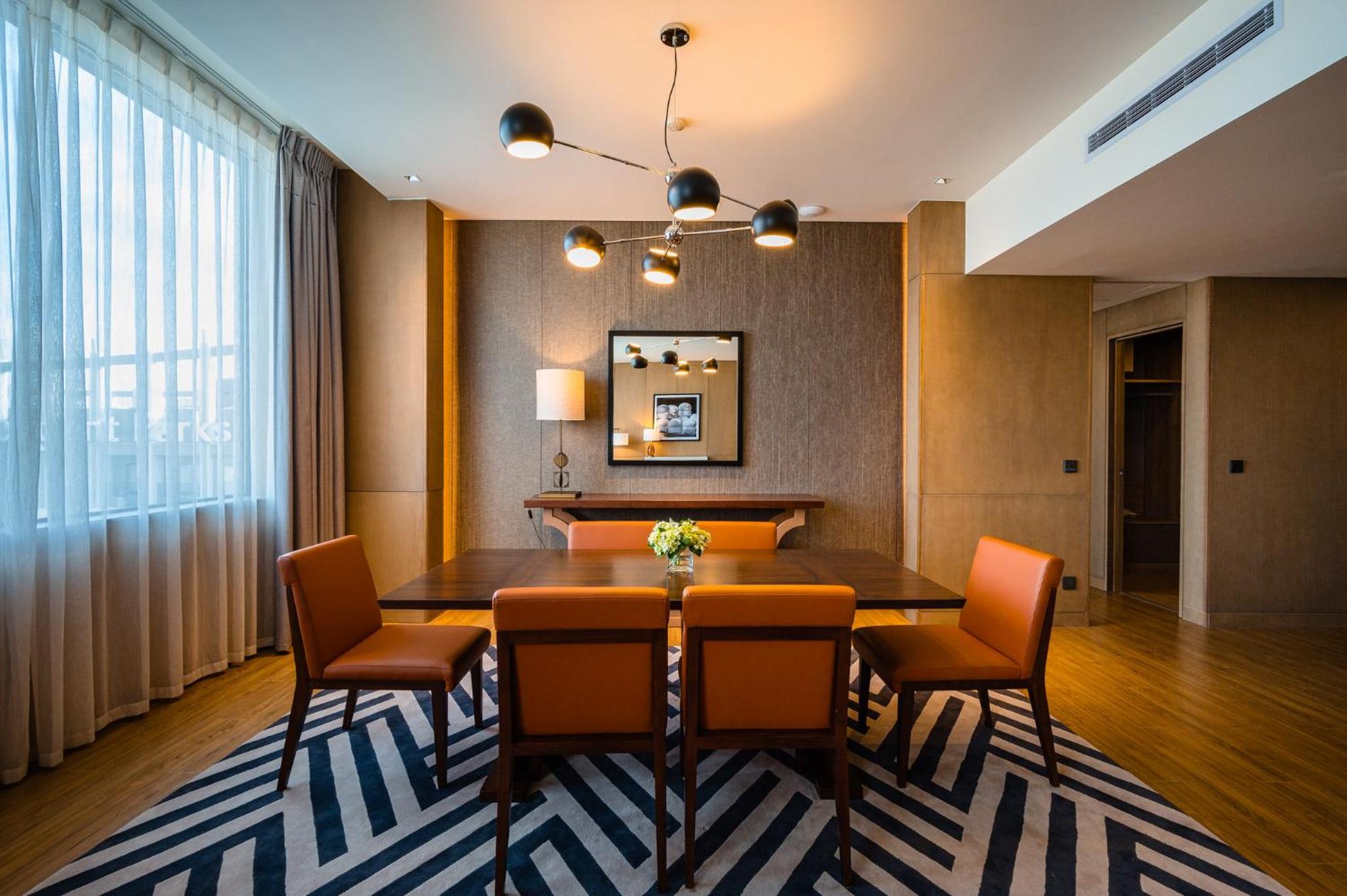 Executive Suite King Room - Photo 4