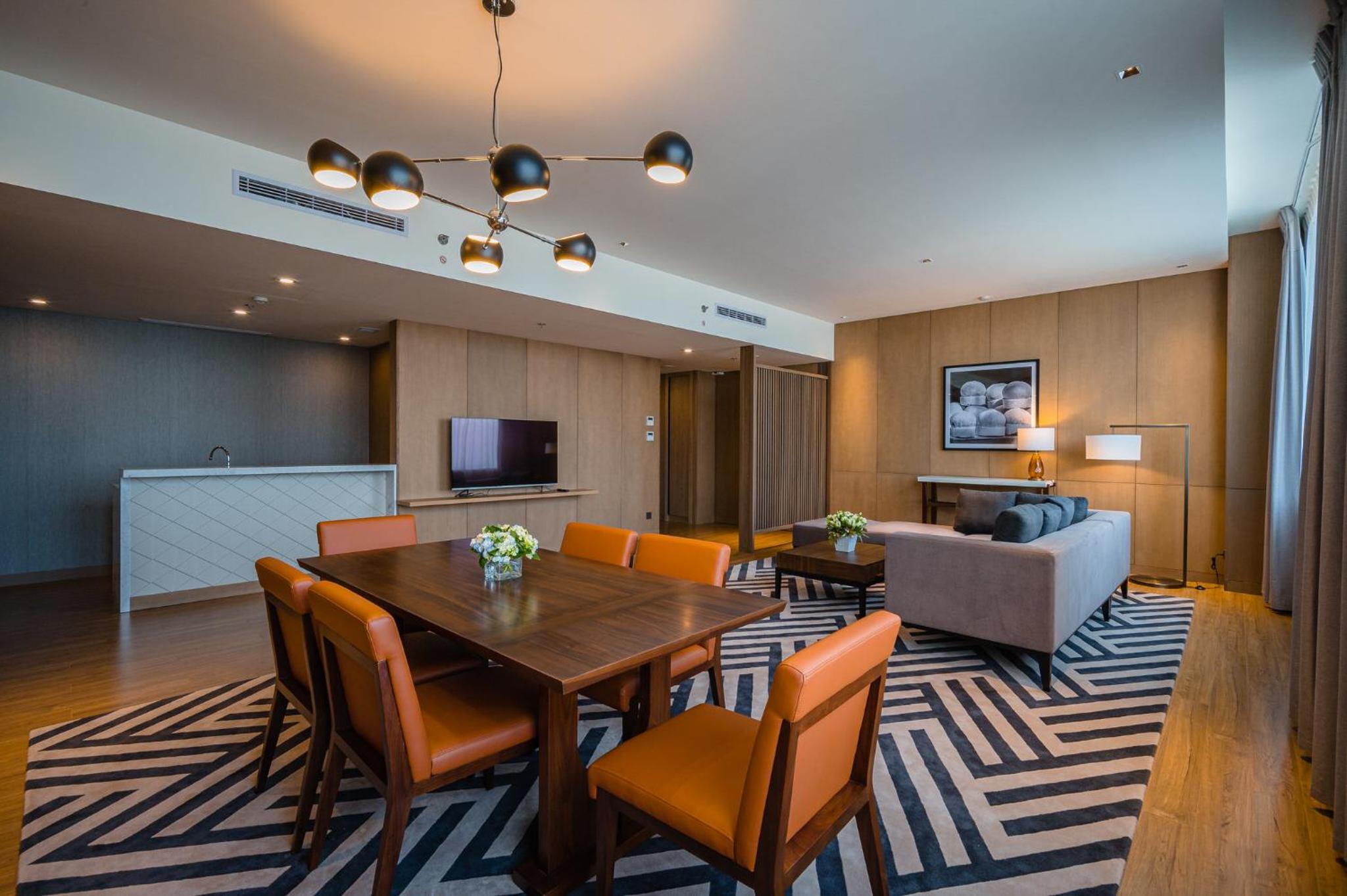 Executive Suite King Room - Photo 2