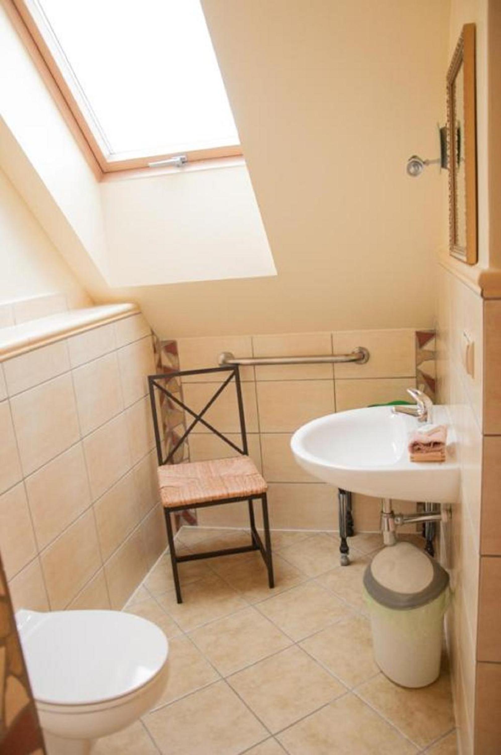 Small Double Room - Photo 10