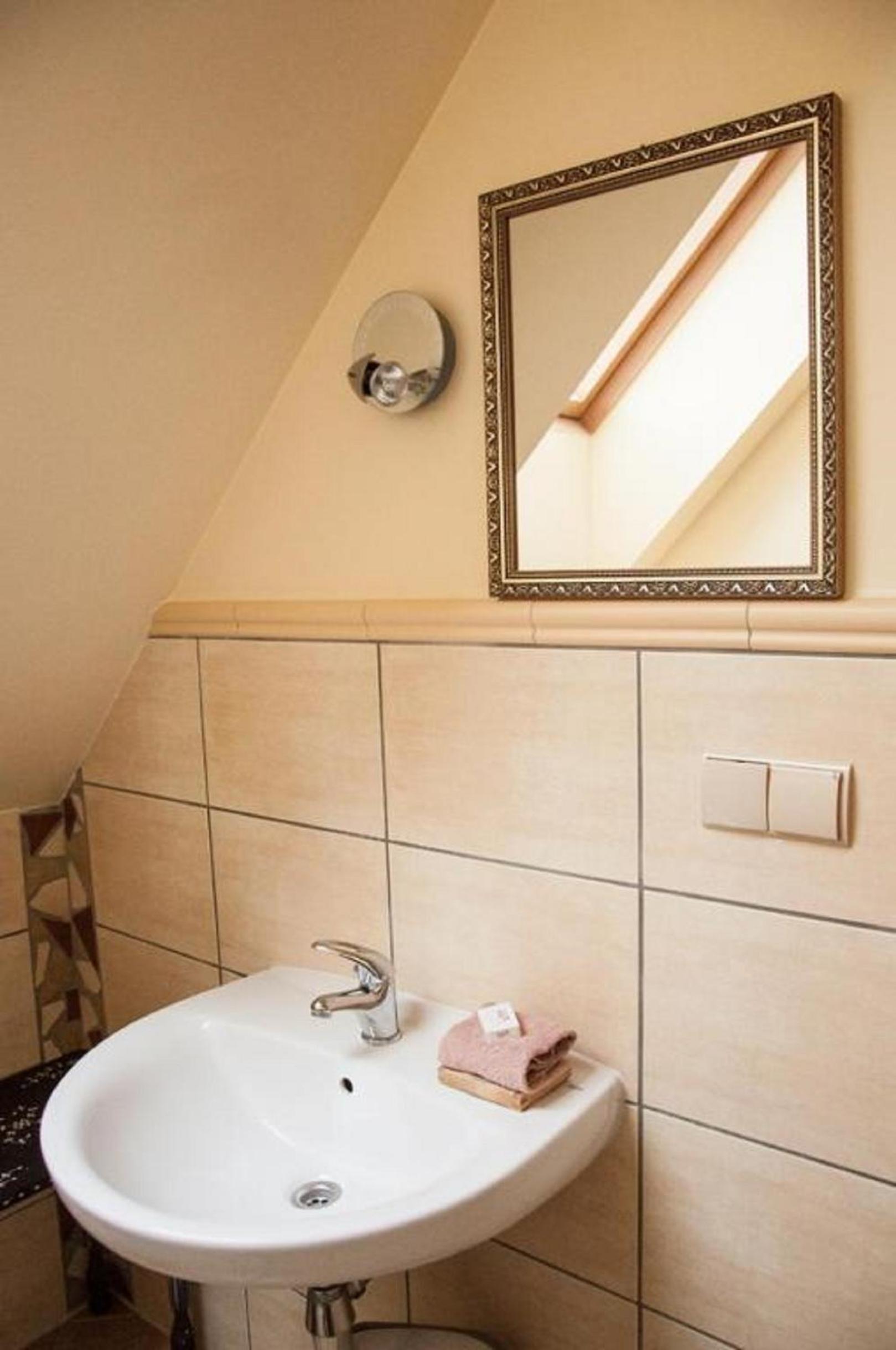 Small Double Room - Photo 8