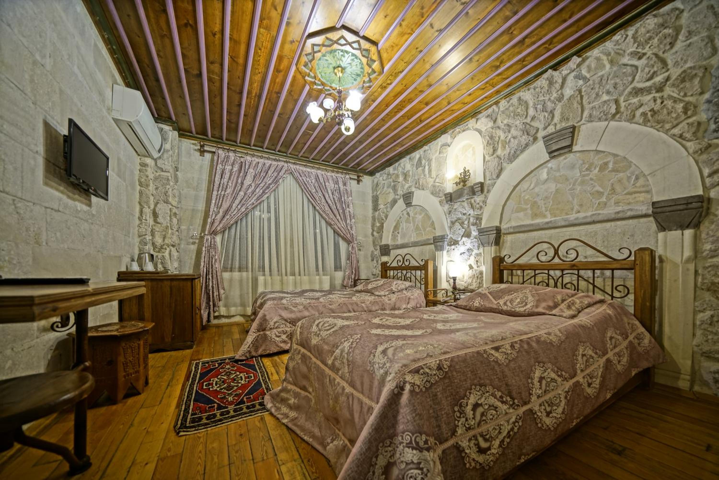 Standard Twin Stone Room photo 2