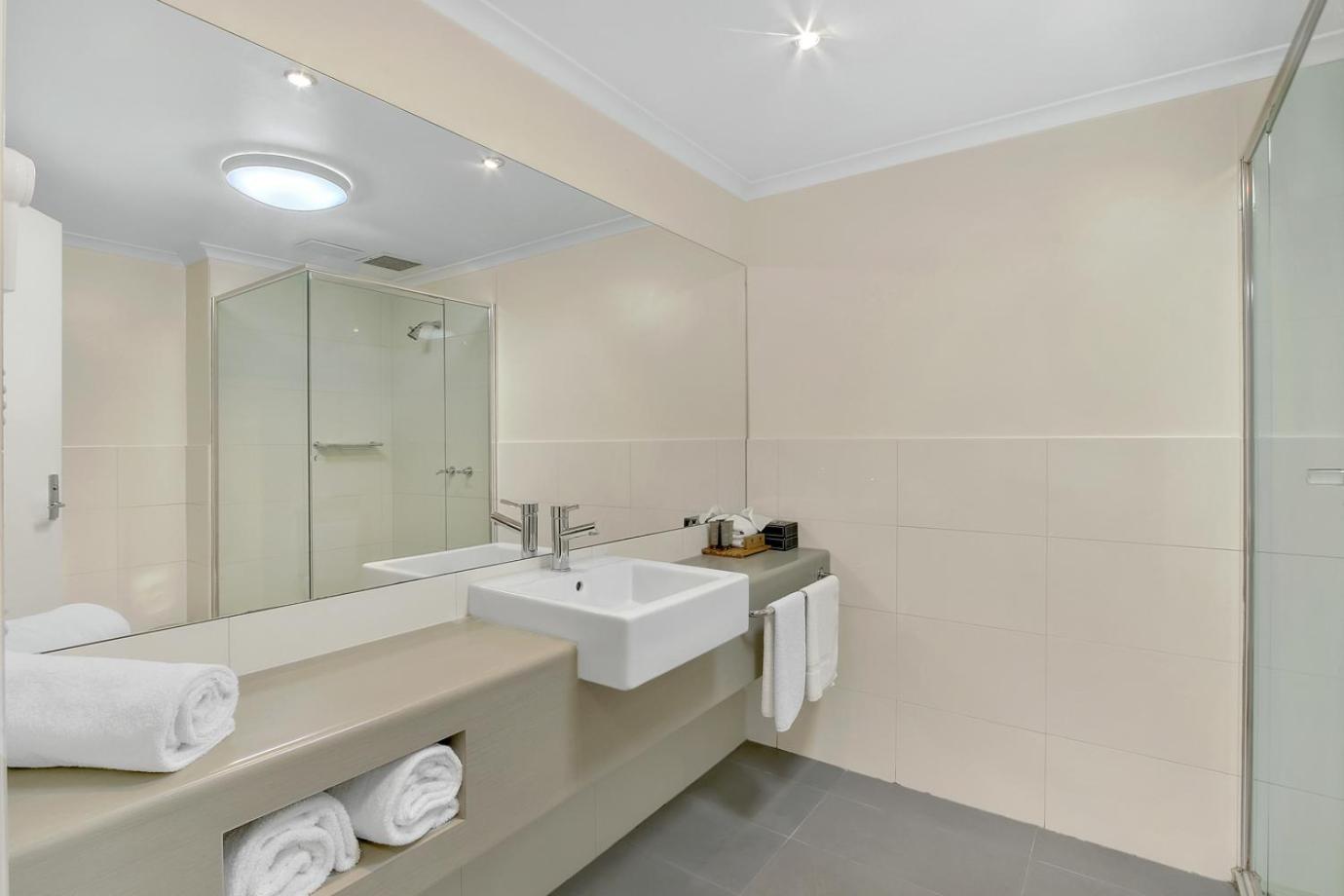 Guest Room - Photo 6