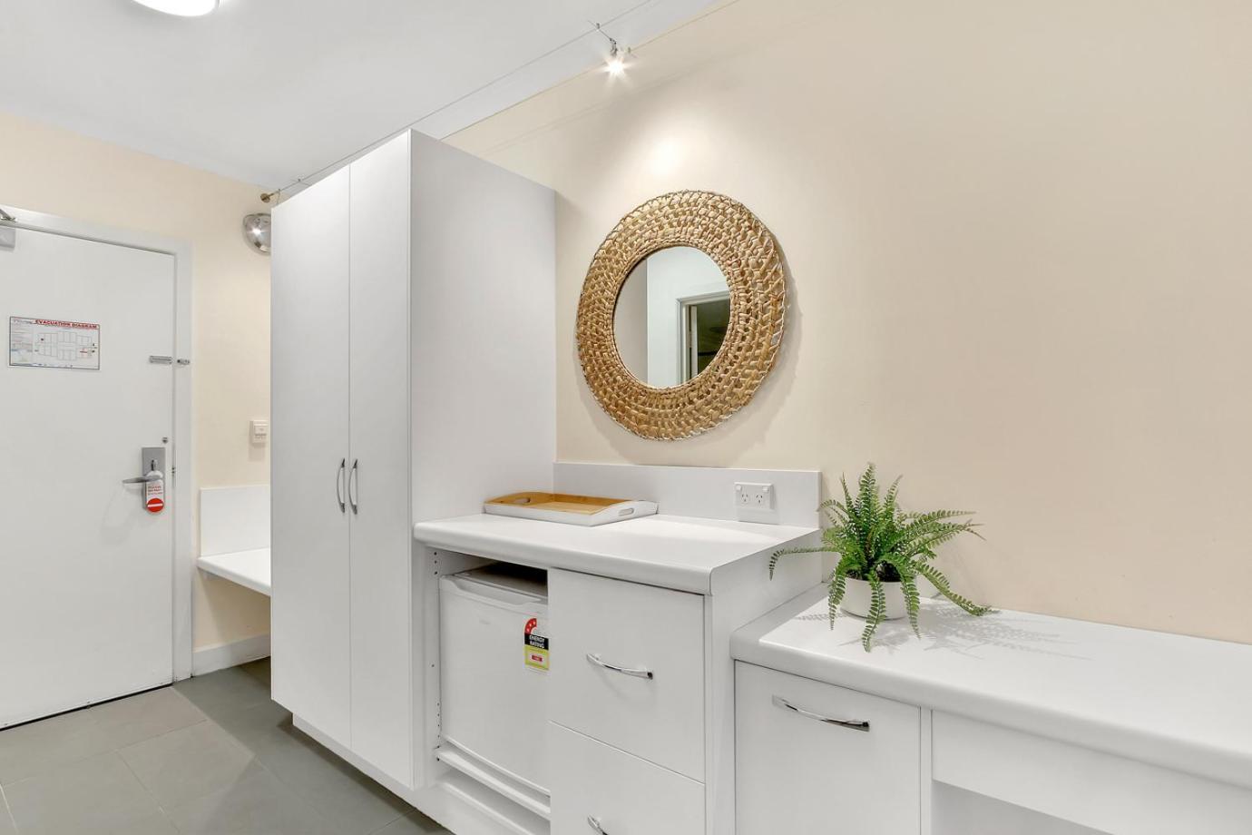 Guest Room - Photo 2