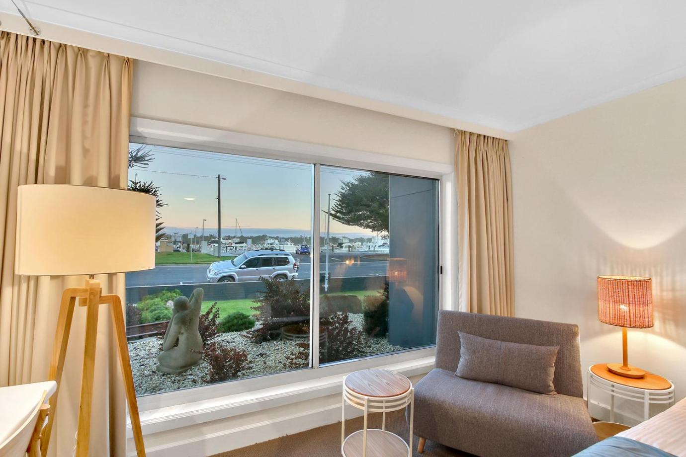 Guest Room - Photo 4
