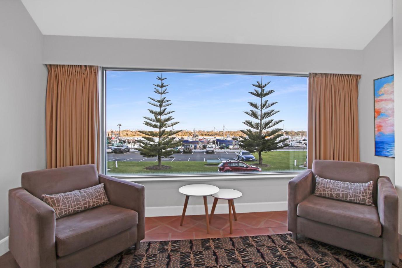Suite with Lake View - Photo 5