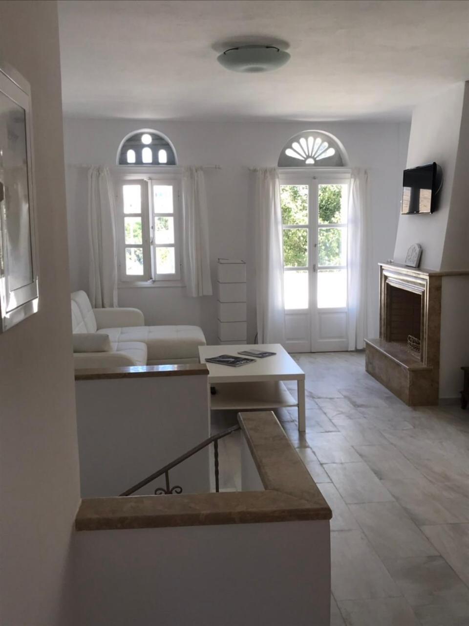 Three-Bedroom House photo 2