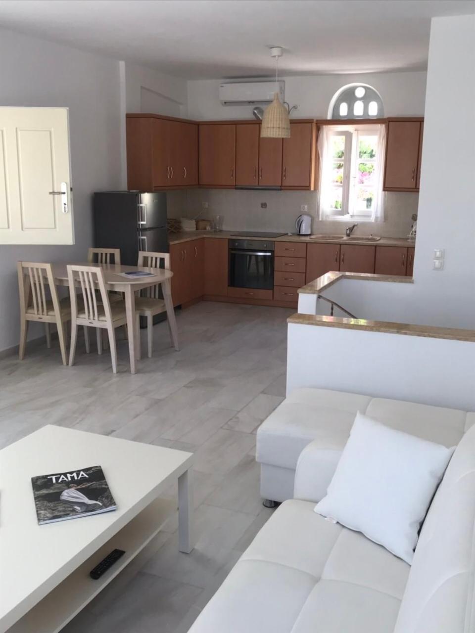 Three-Bedroom House photo 3