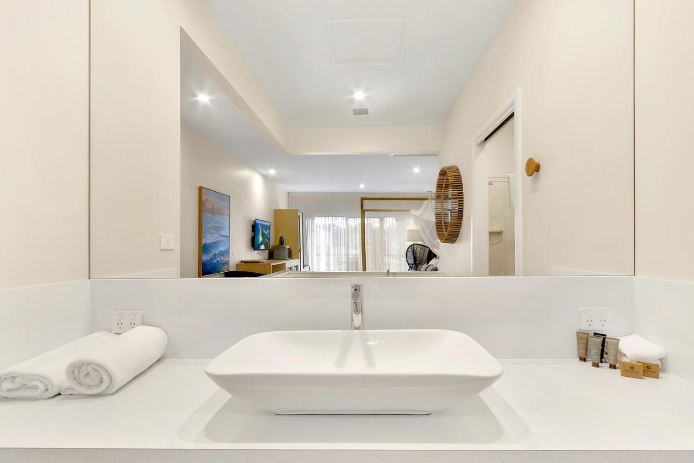 Honeymoon Suite photo 3