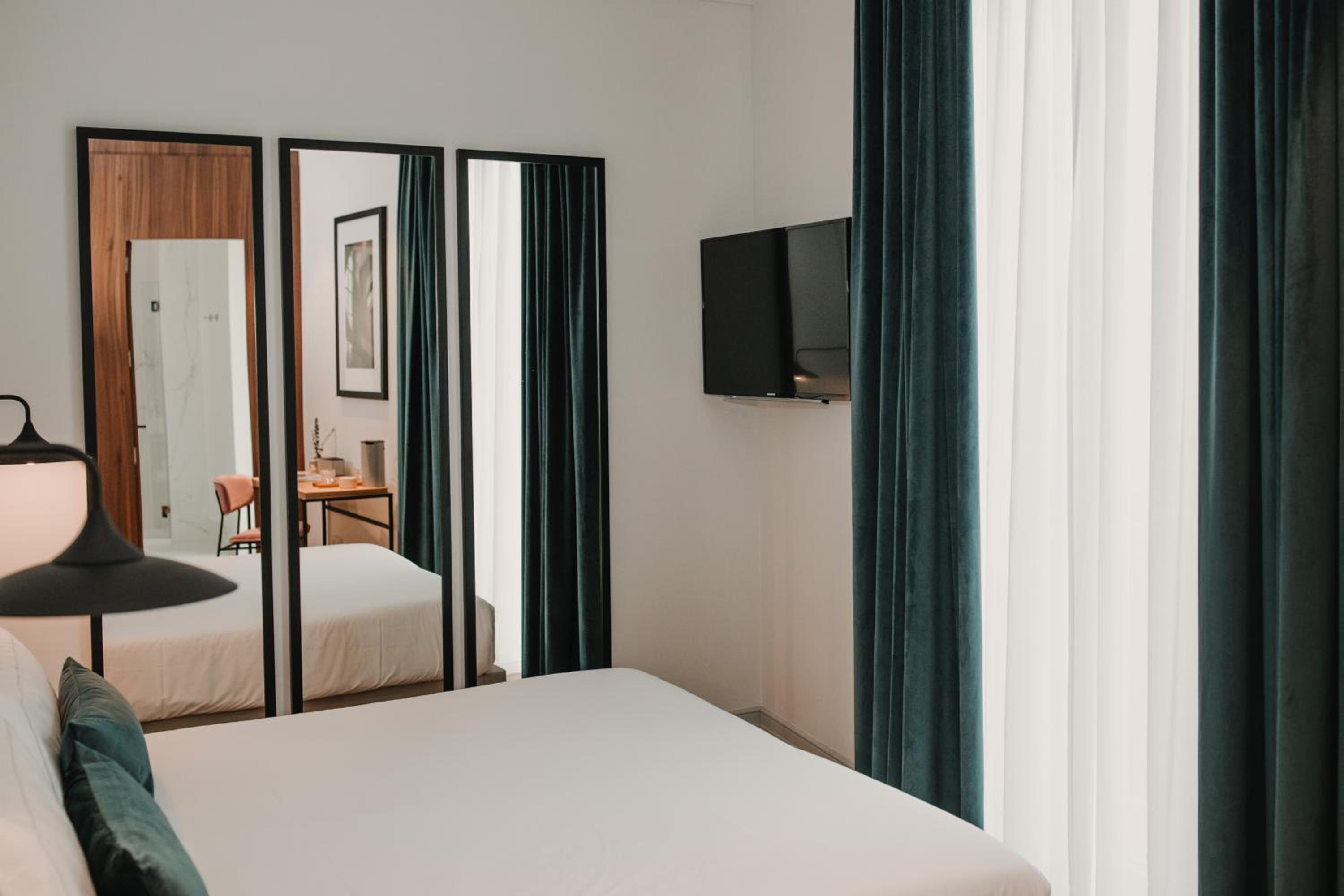 Superior Double or Twin Room - Photo 11