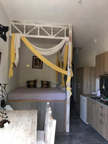 One-Bedroom Apartment - Photo 2