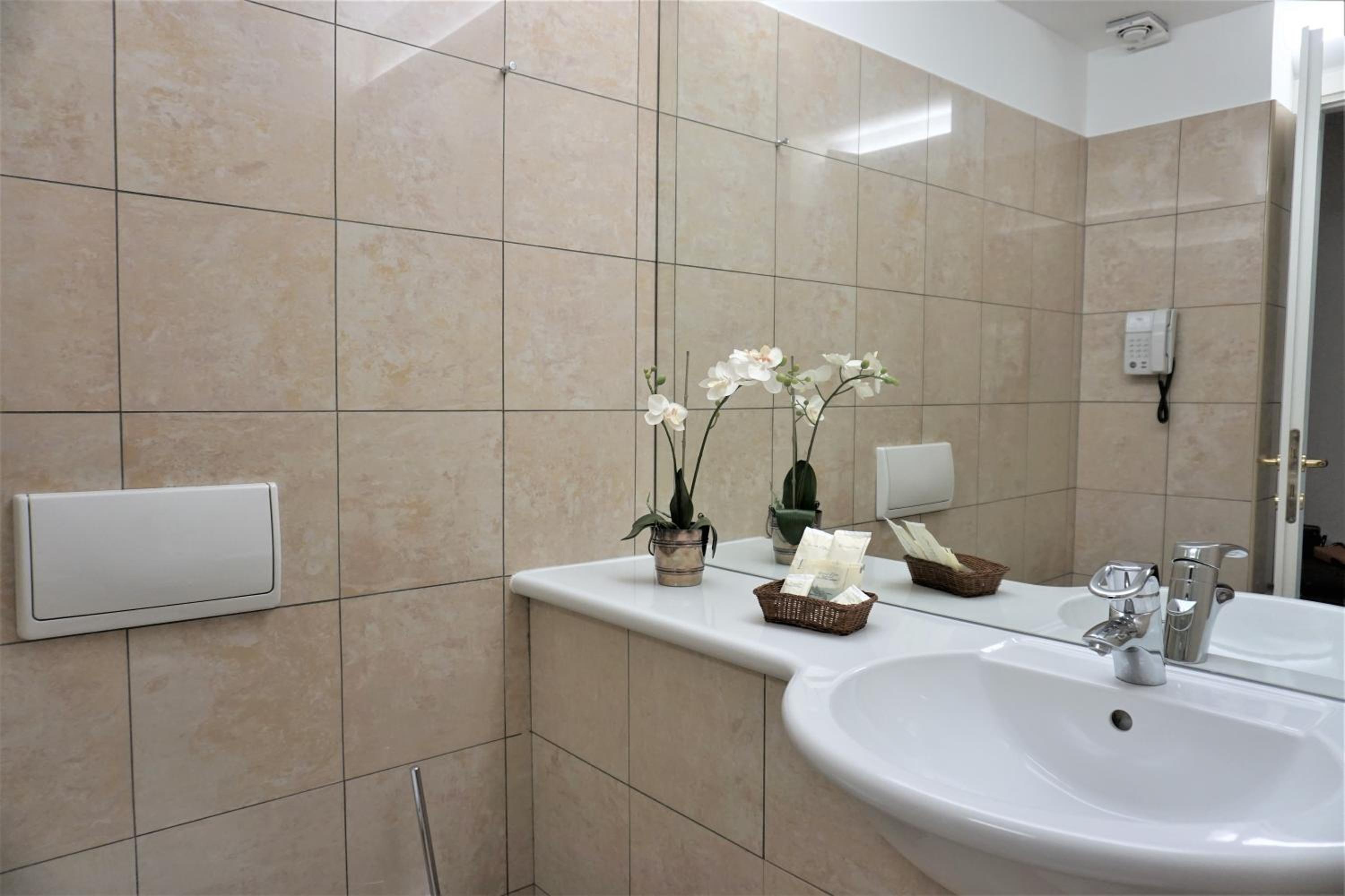 Double Room - Photo 4