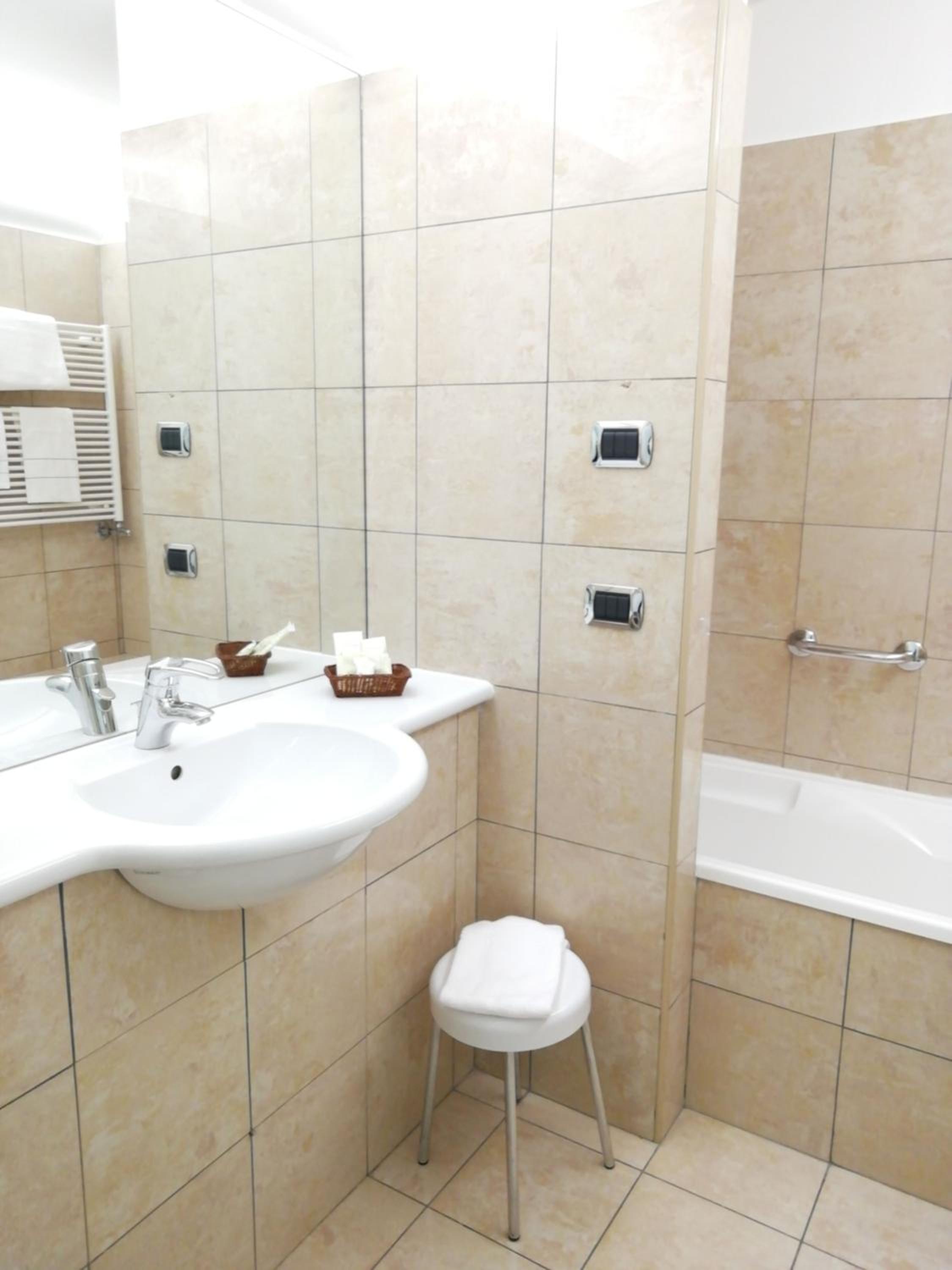 Double Room - Photo 9
