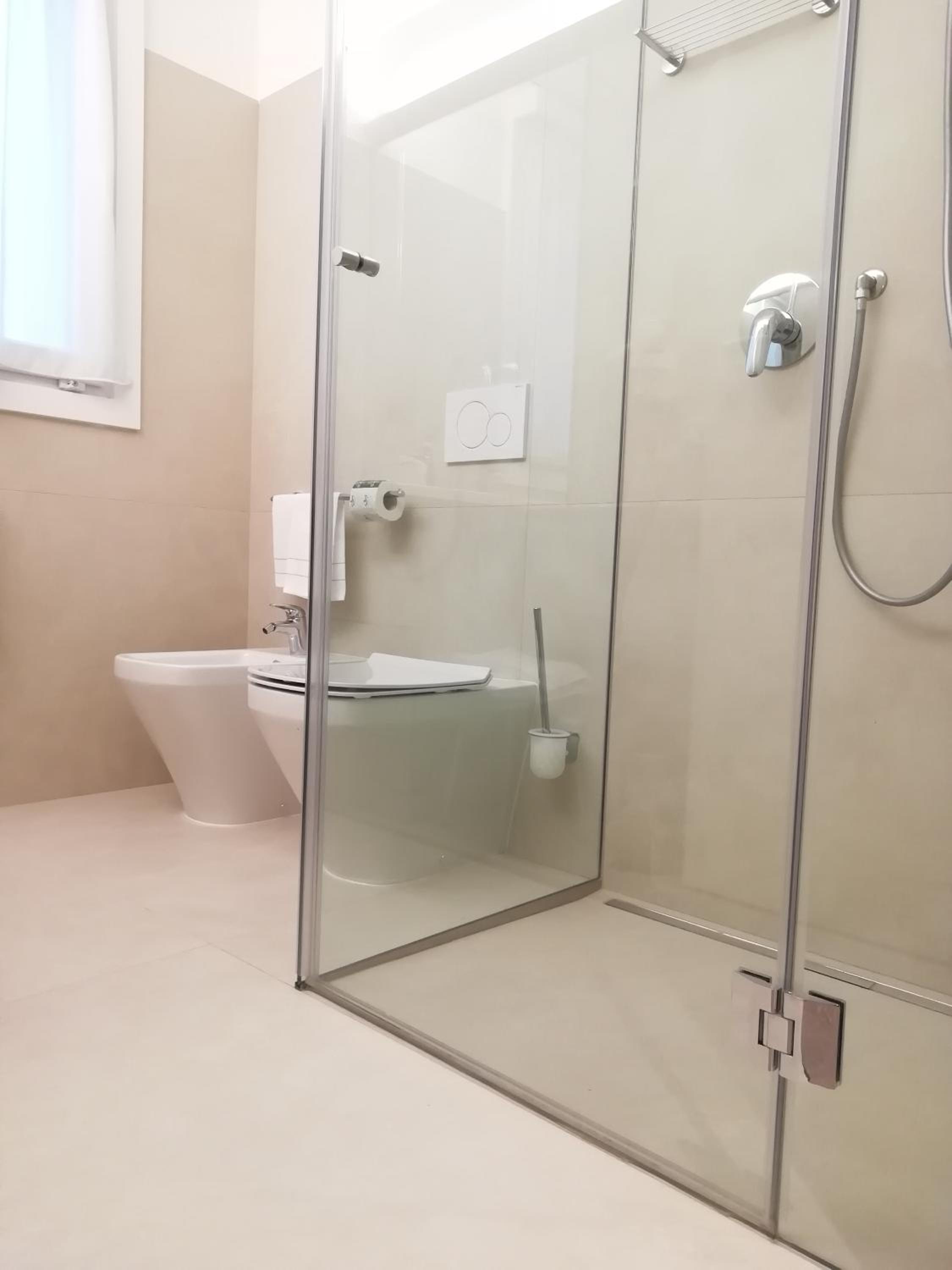 Double Room - Photo 10