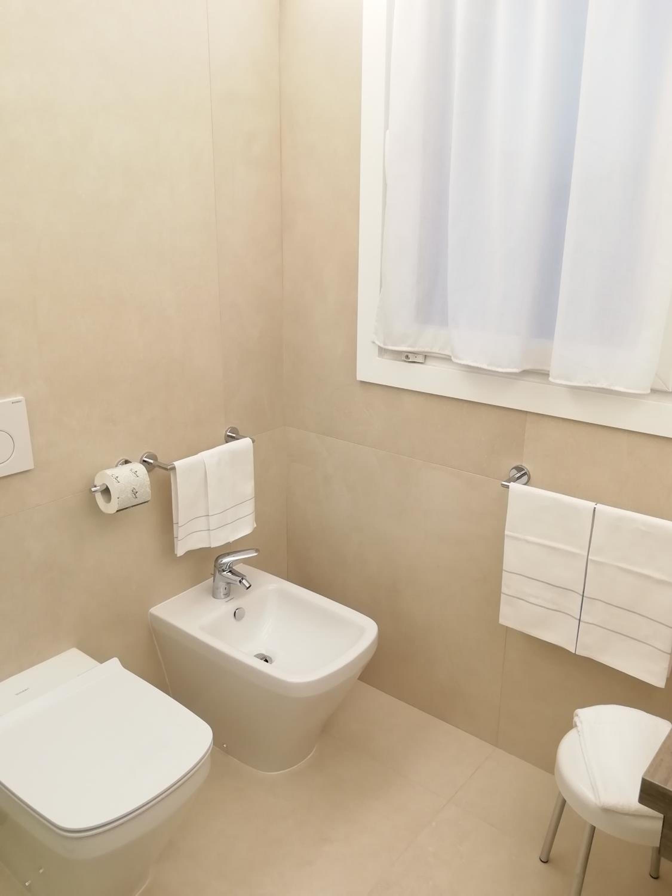 Double Room - Photo 3