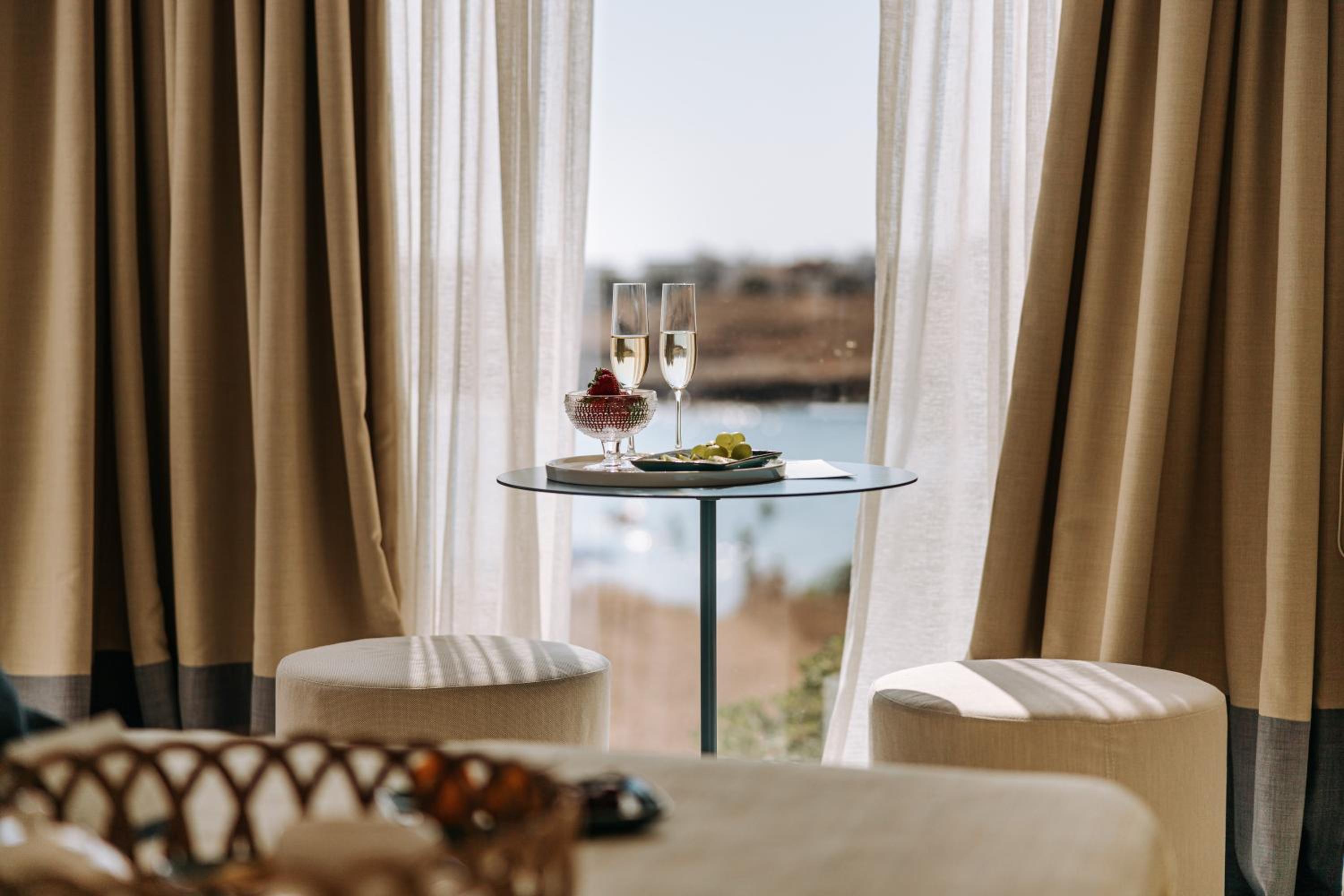 Double Room with Balcony and Sea View photo 3