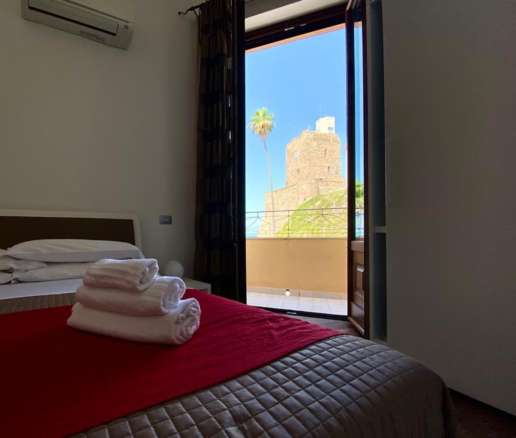 Deluxe Room - Photo 9