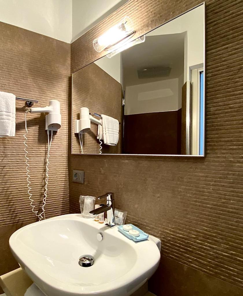 Deluxe Room - Photo 6