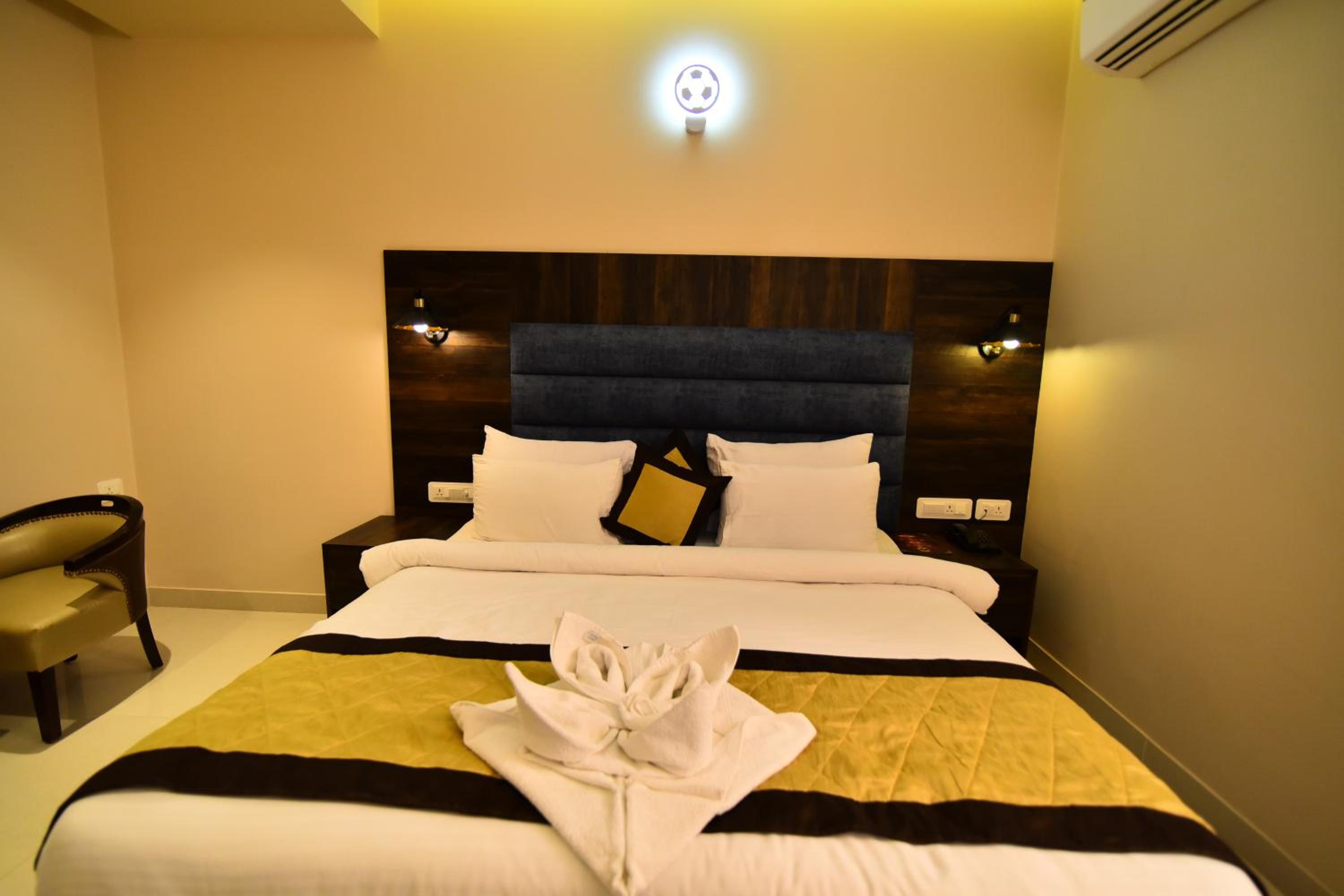 Deluxe Double Room - Photo 9