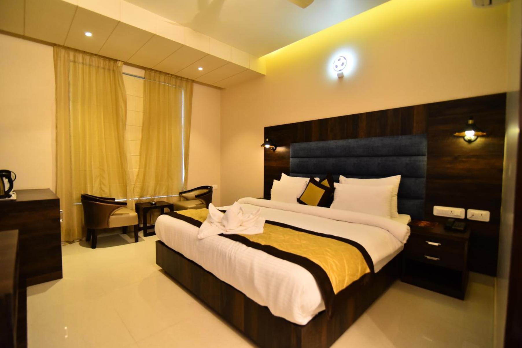 Deluxe Double Room - Photo 8