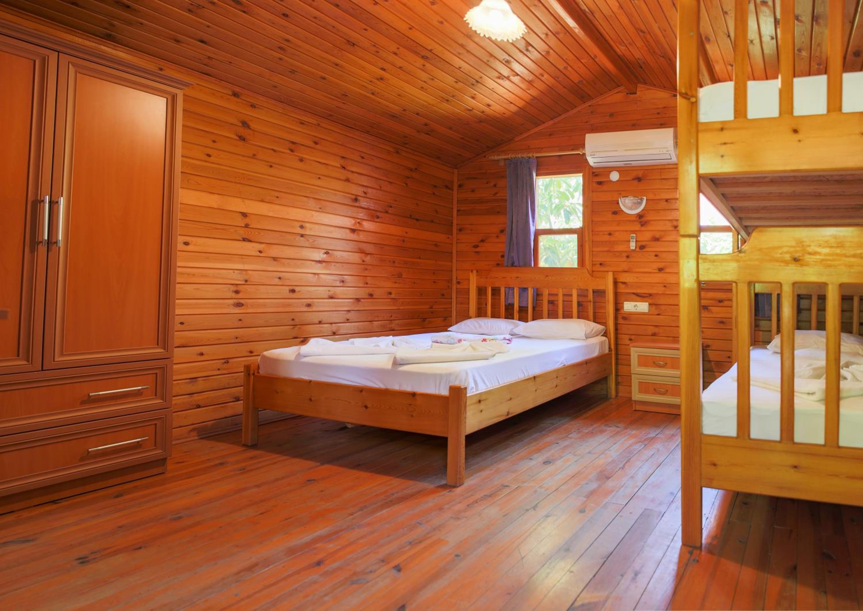 Bungalow (2 Adults) photo 2
